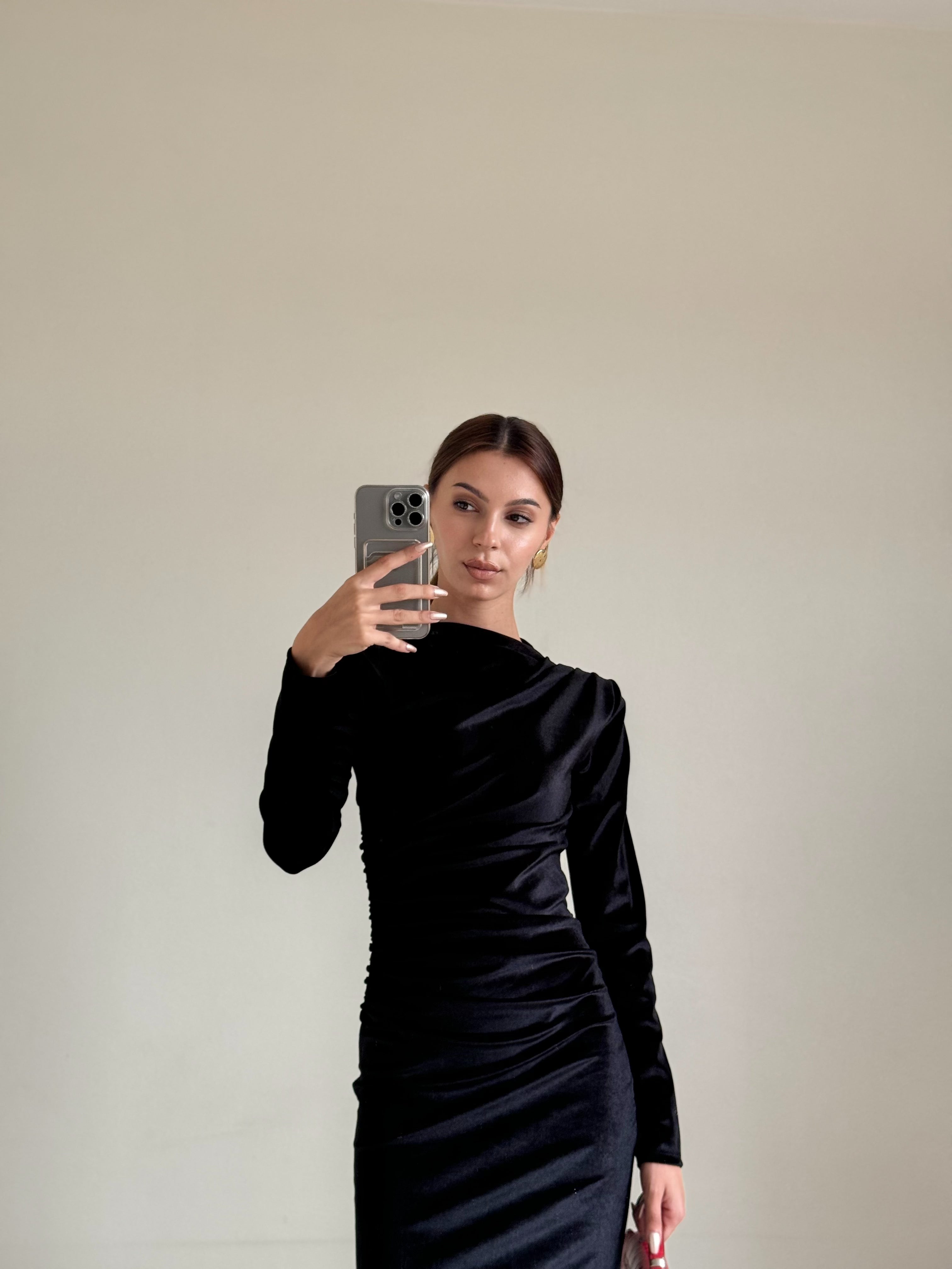 Siyah Kadife Omuz Ve Bel Kısmı Drapeli Uzun Kol Kadın Elbise