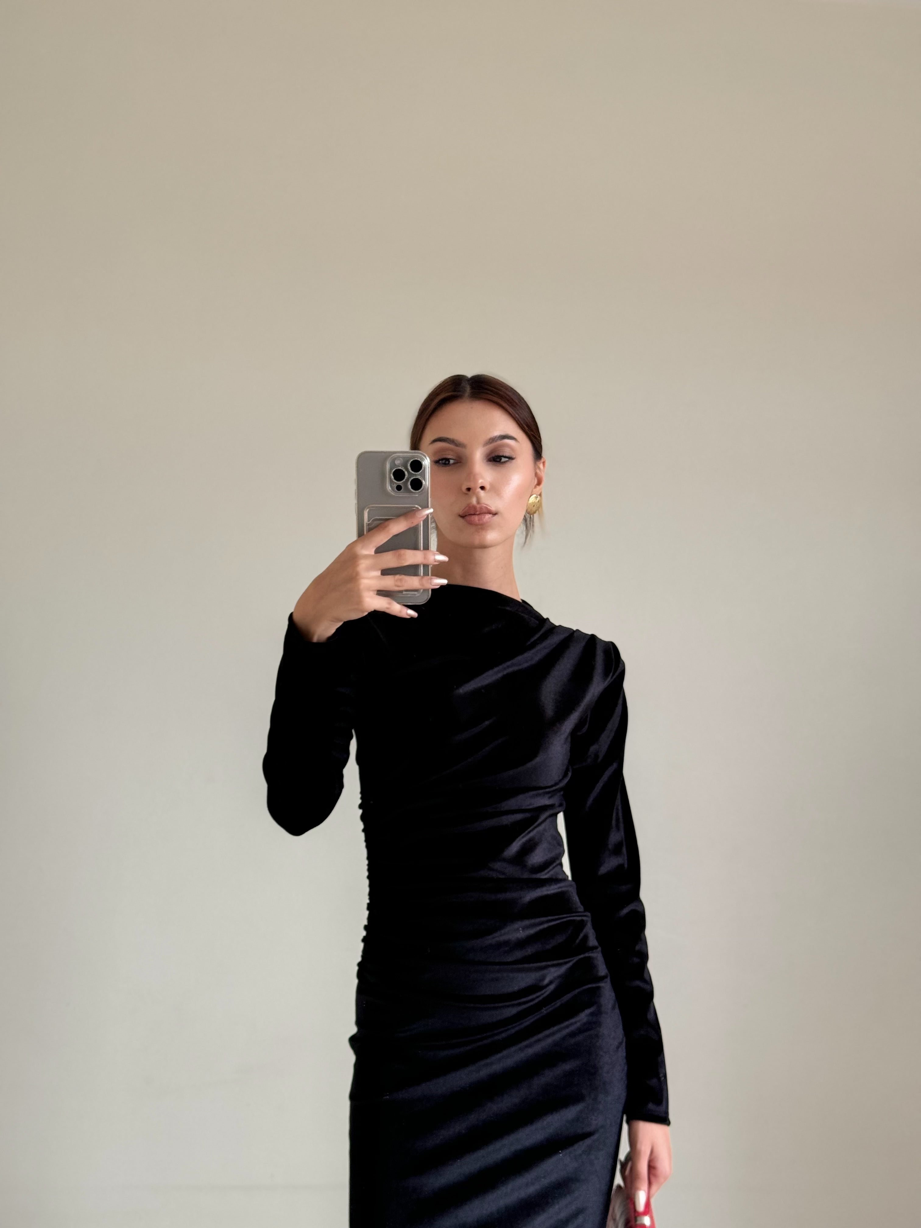 Siyah Kadife Omuz Ve Bel Kısmı Drapeli Uzun Kol Kadın Elbise