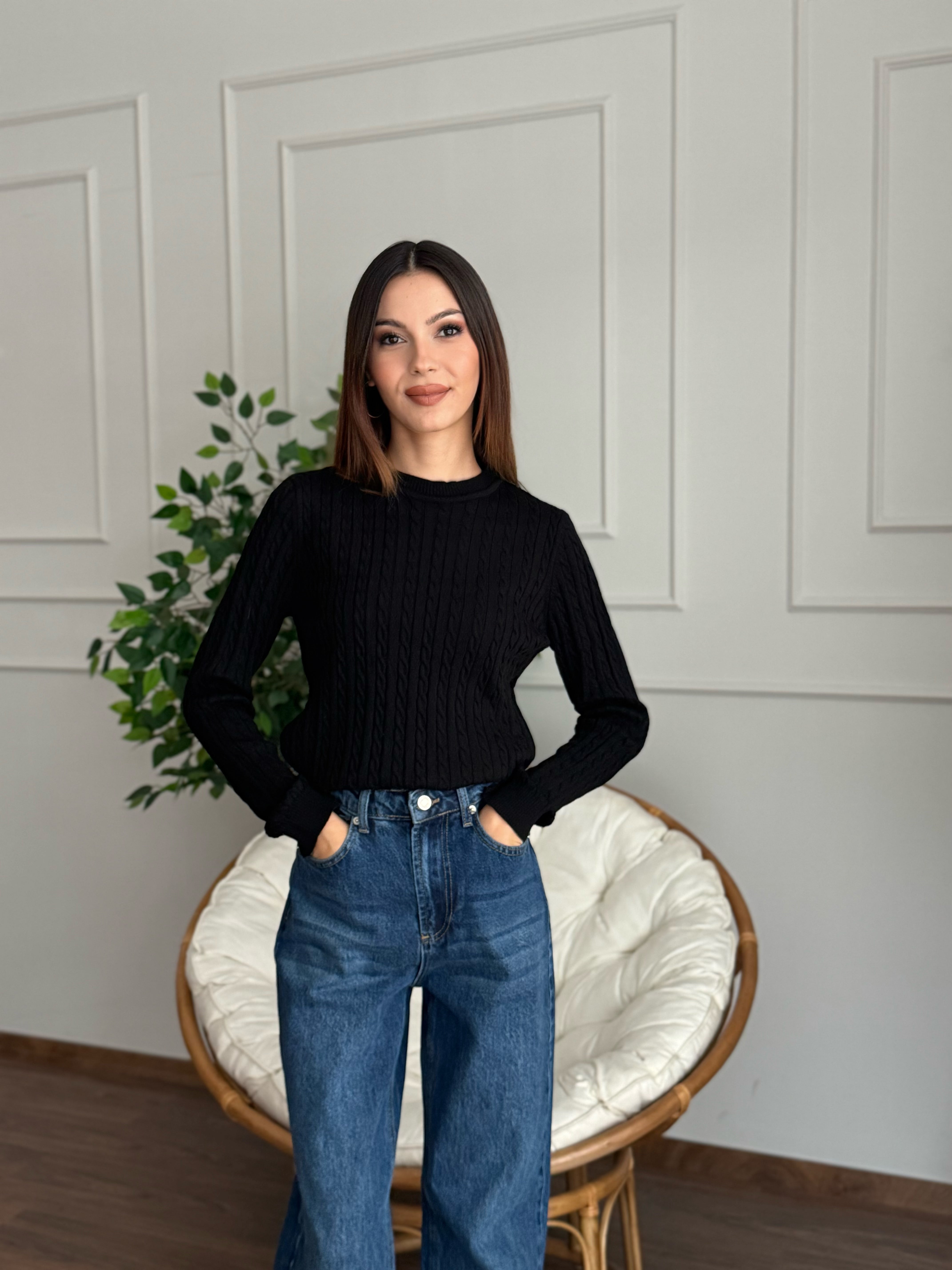 Örgü Detay Siyah Bluz