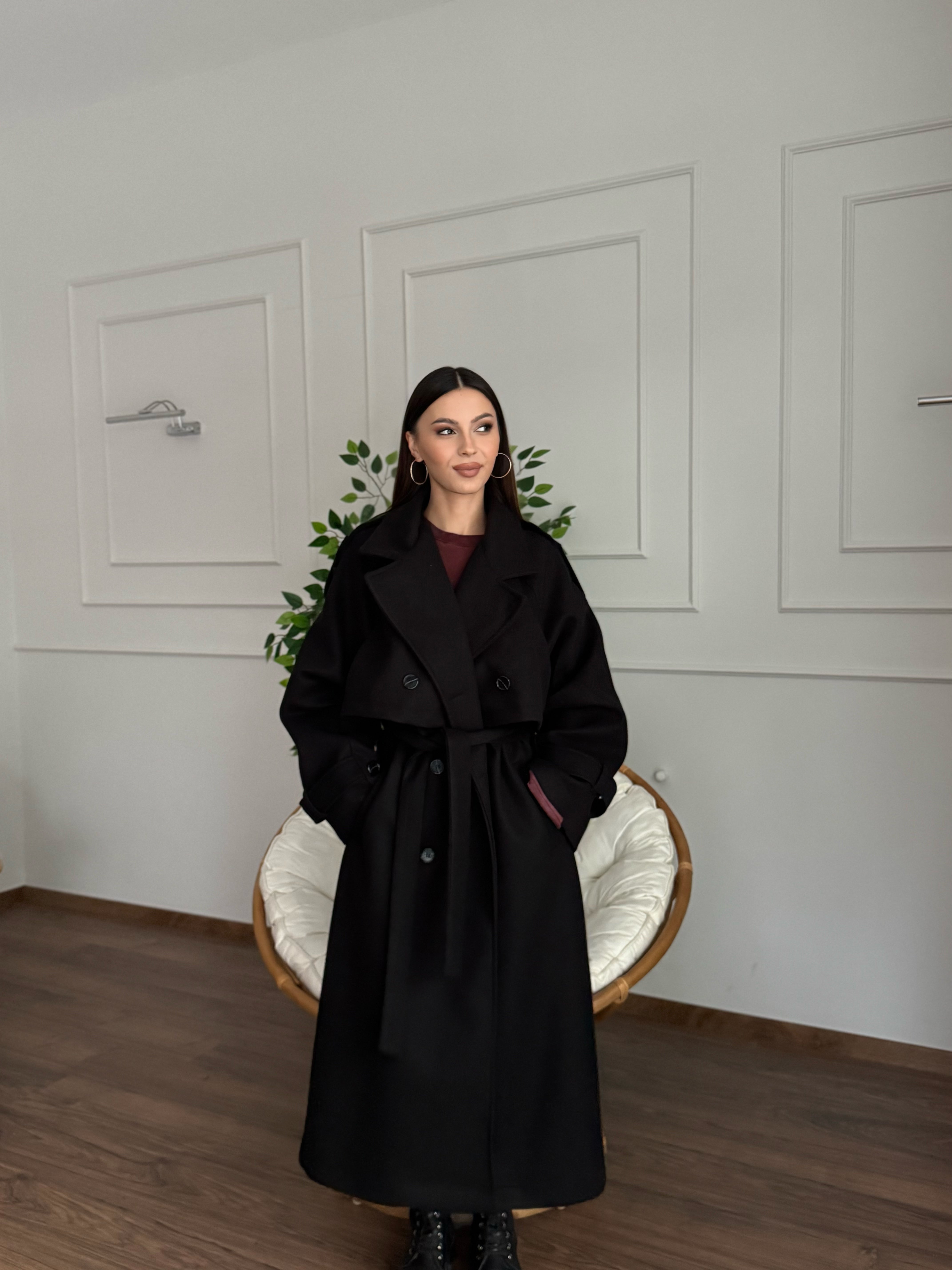 Rüzgarlık Detaylı Siyah Kaşe Kaban