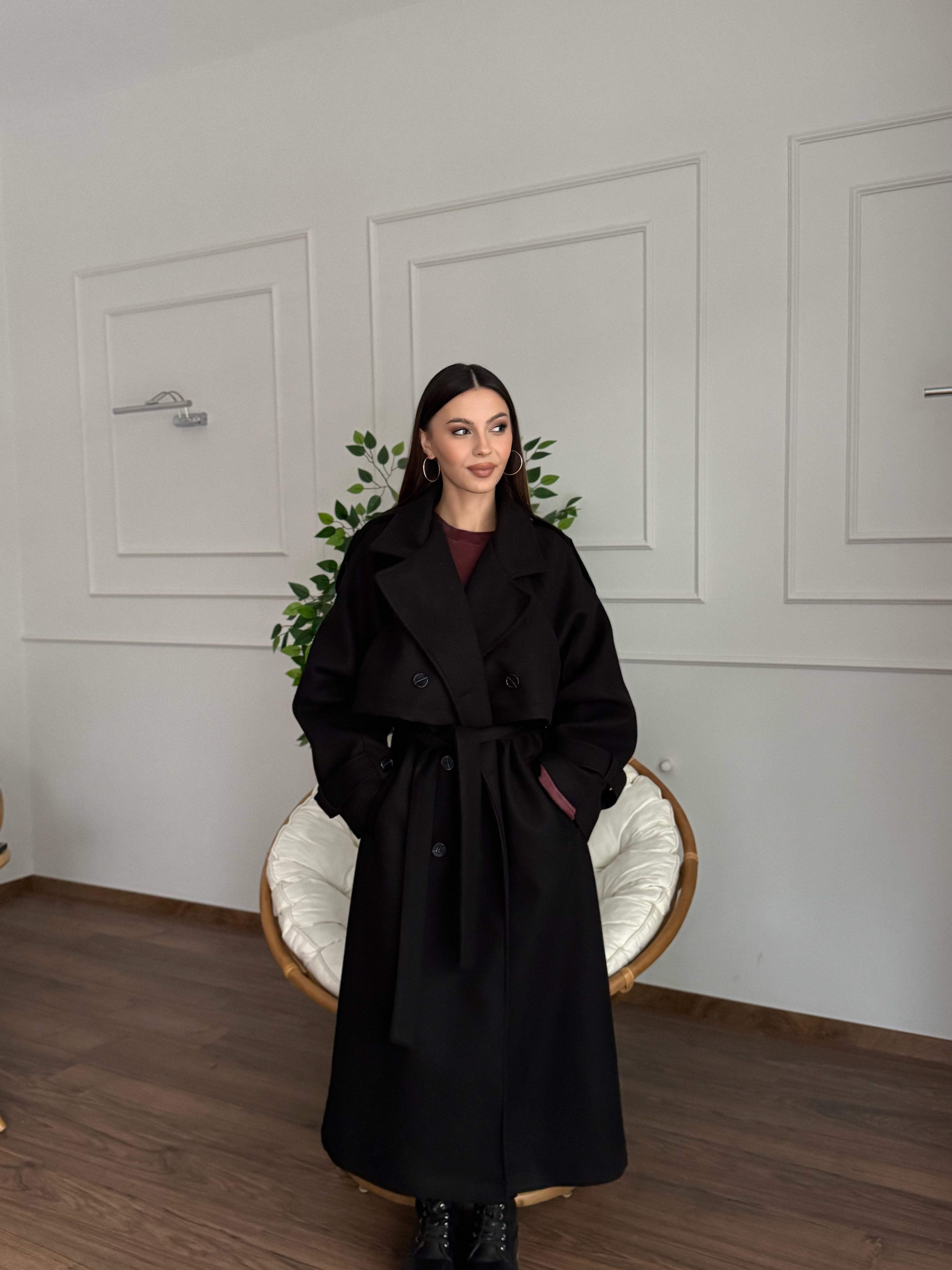 Rüzgarlık Detaylı Siyah Kaşe Kaban