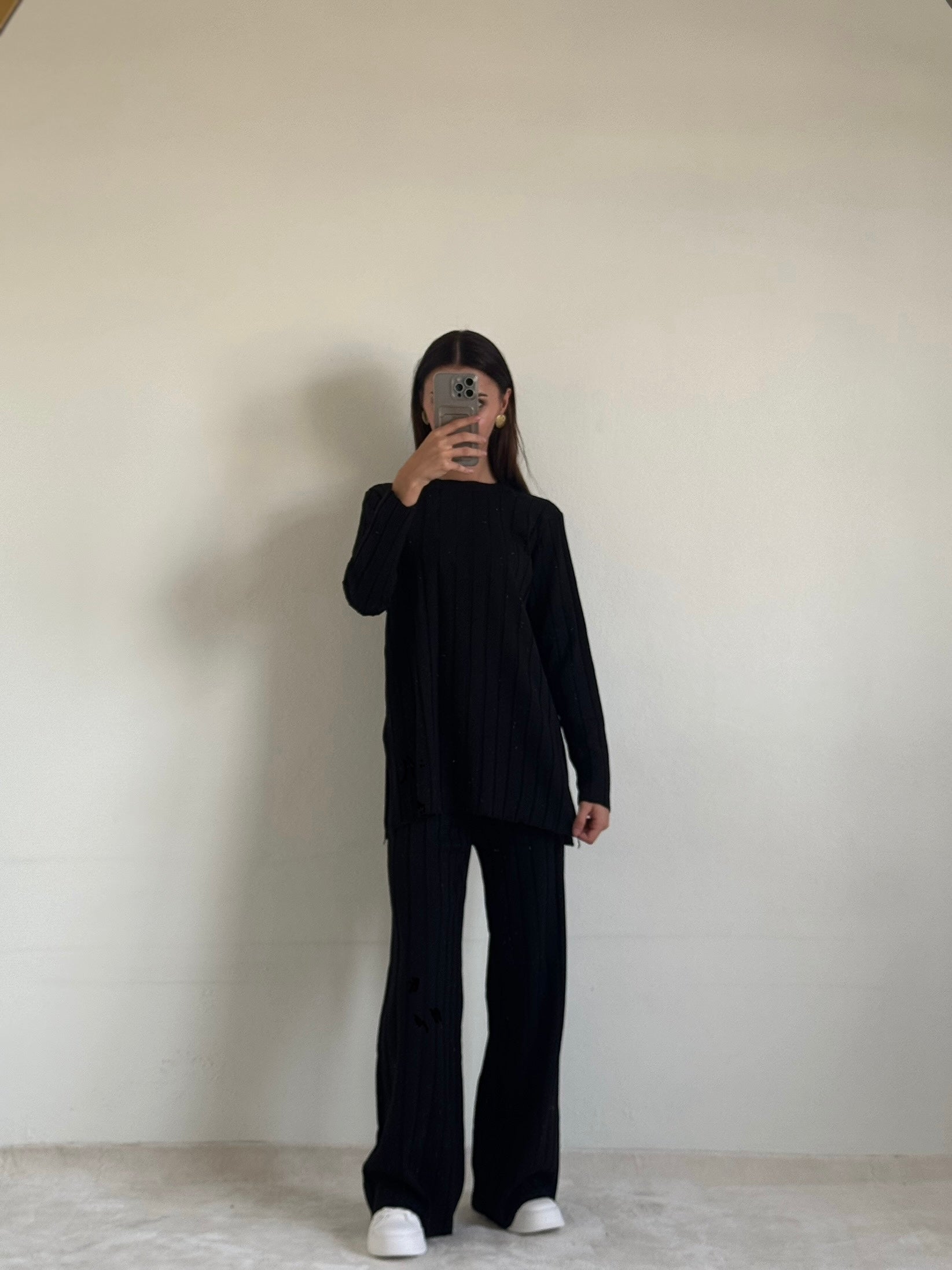 Triko Düz Kesim Bluz İspanyol Paça Siyah Pantolon Takım