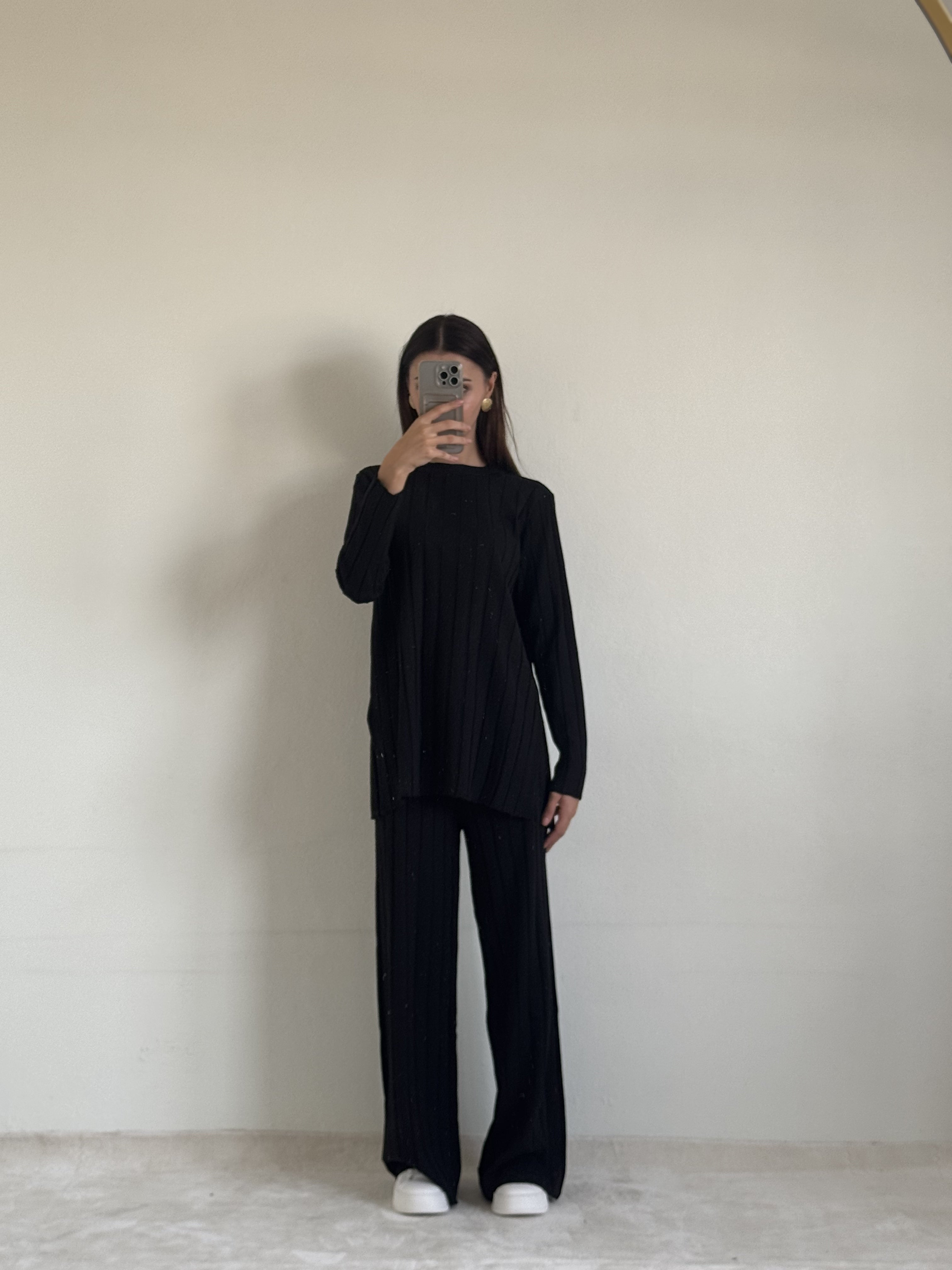 Triko Düz Kesim Bluz İspanyol Paça Siyah Pantolon Takım