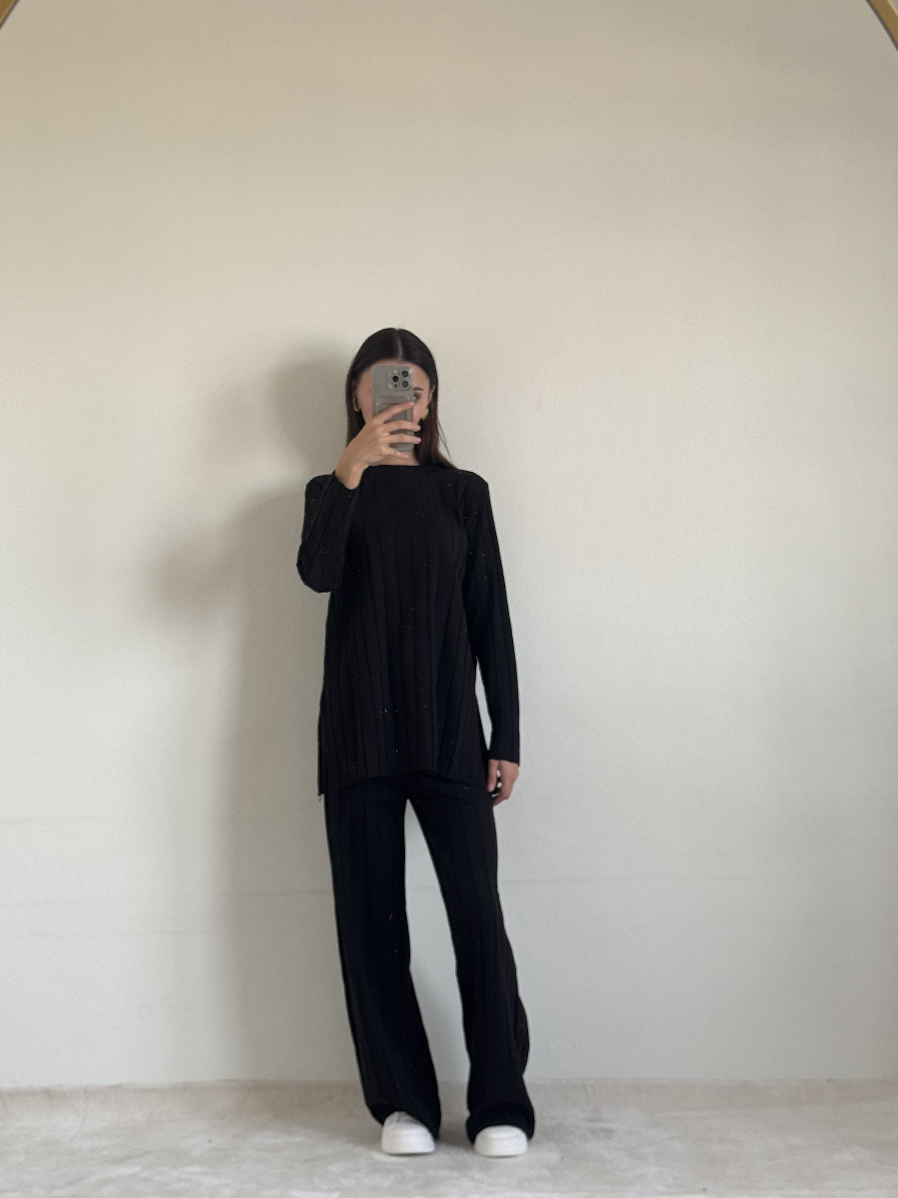 Triko Düz Kesim Bluz İspanyol Paça Siyah Pantolon Takım