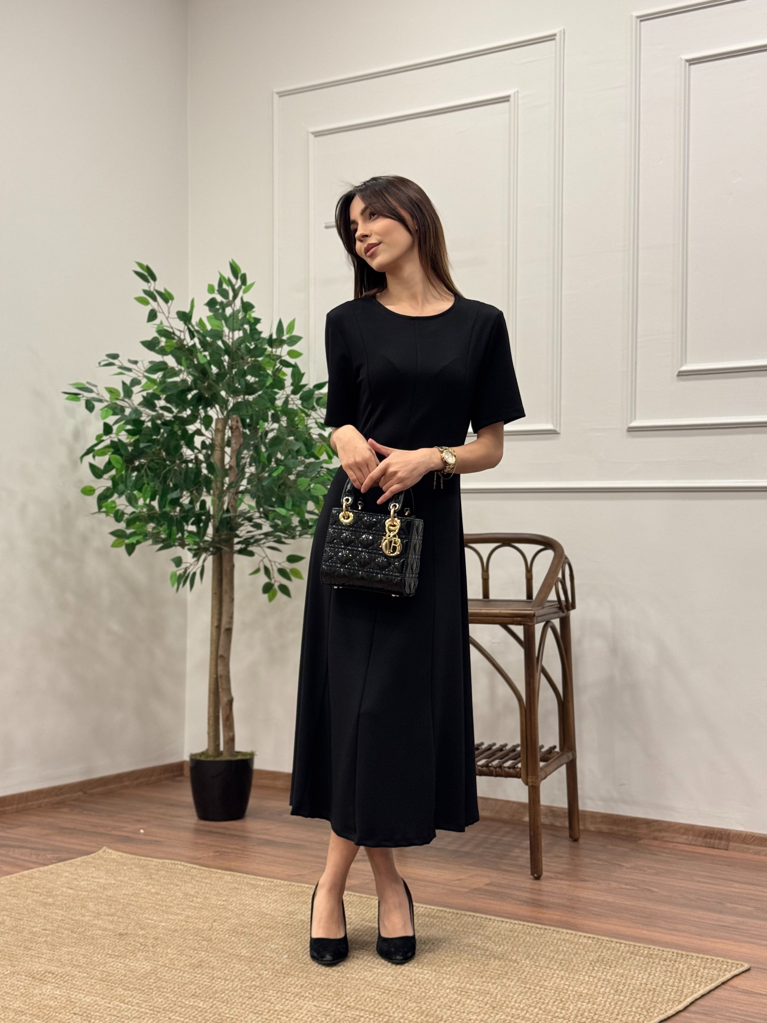 Oysh Önü Garnili Siyah Kloş Elbise