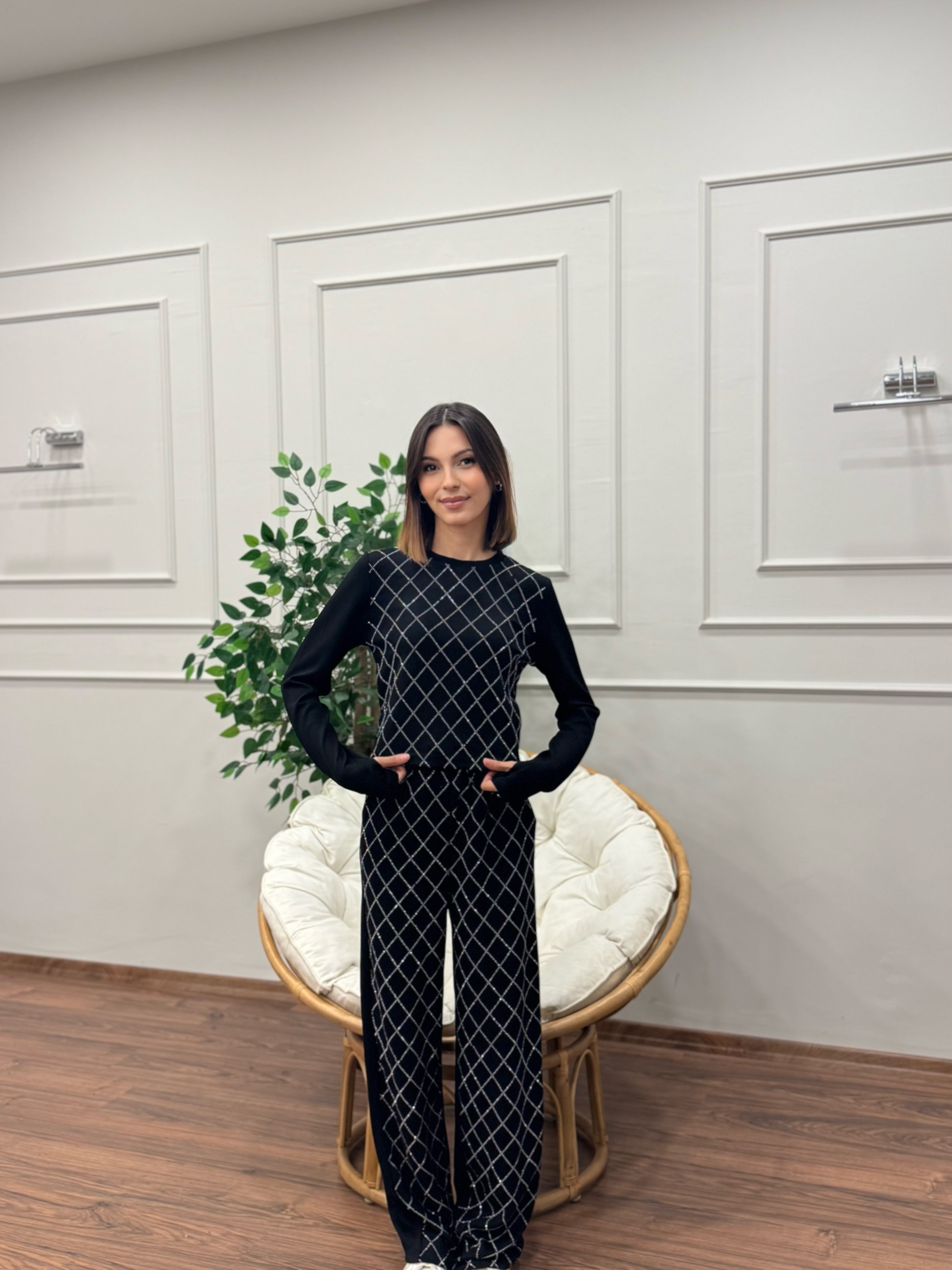 Moly Baklava Desen Taşlı Siyah Crop Pantolon Takım