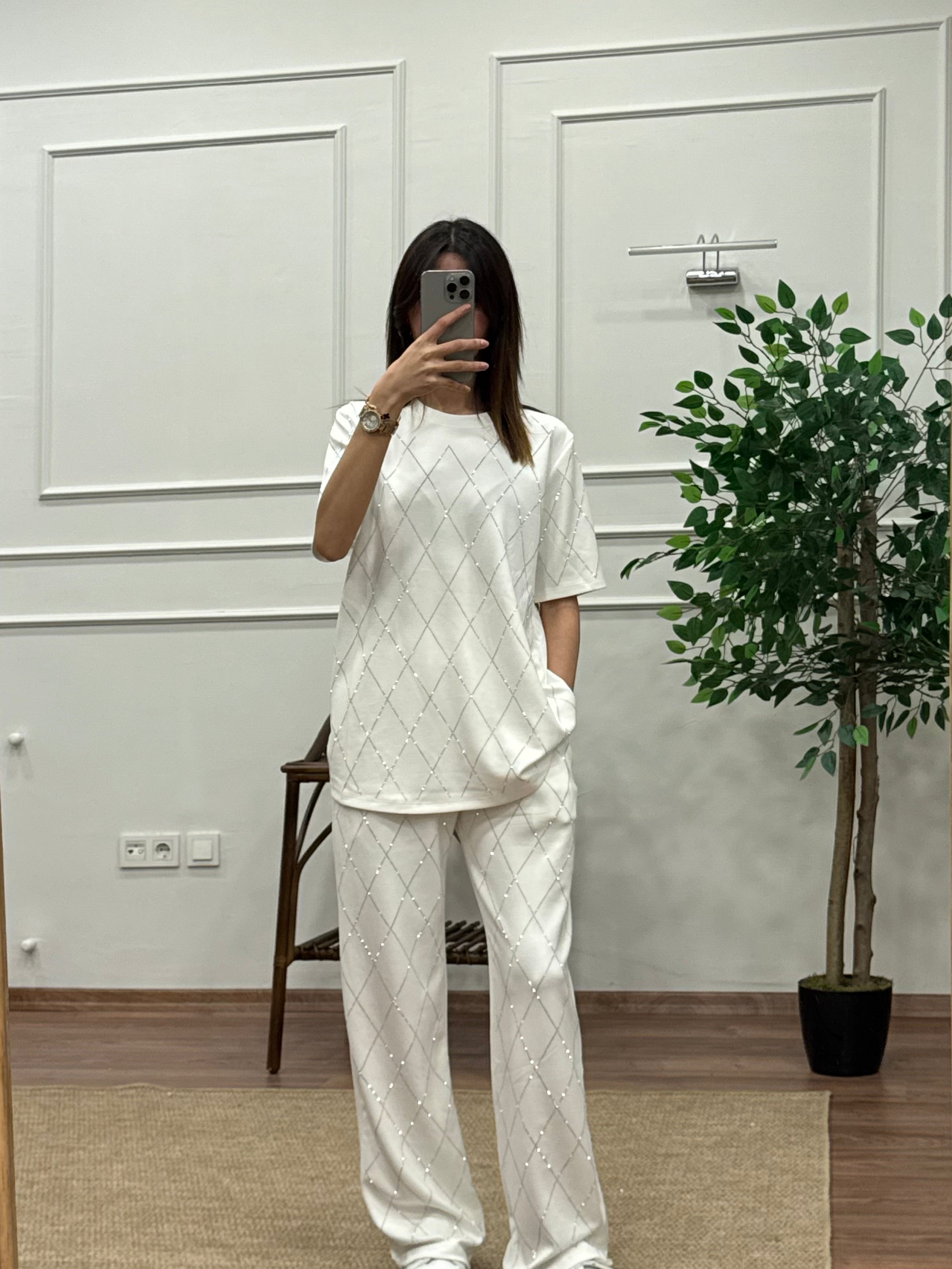 Oys Baklava Desen Taş Baskı Beyaz Bluz Pantolon Takım