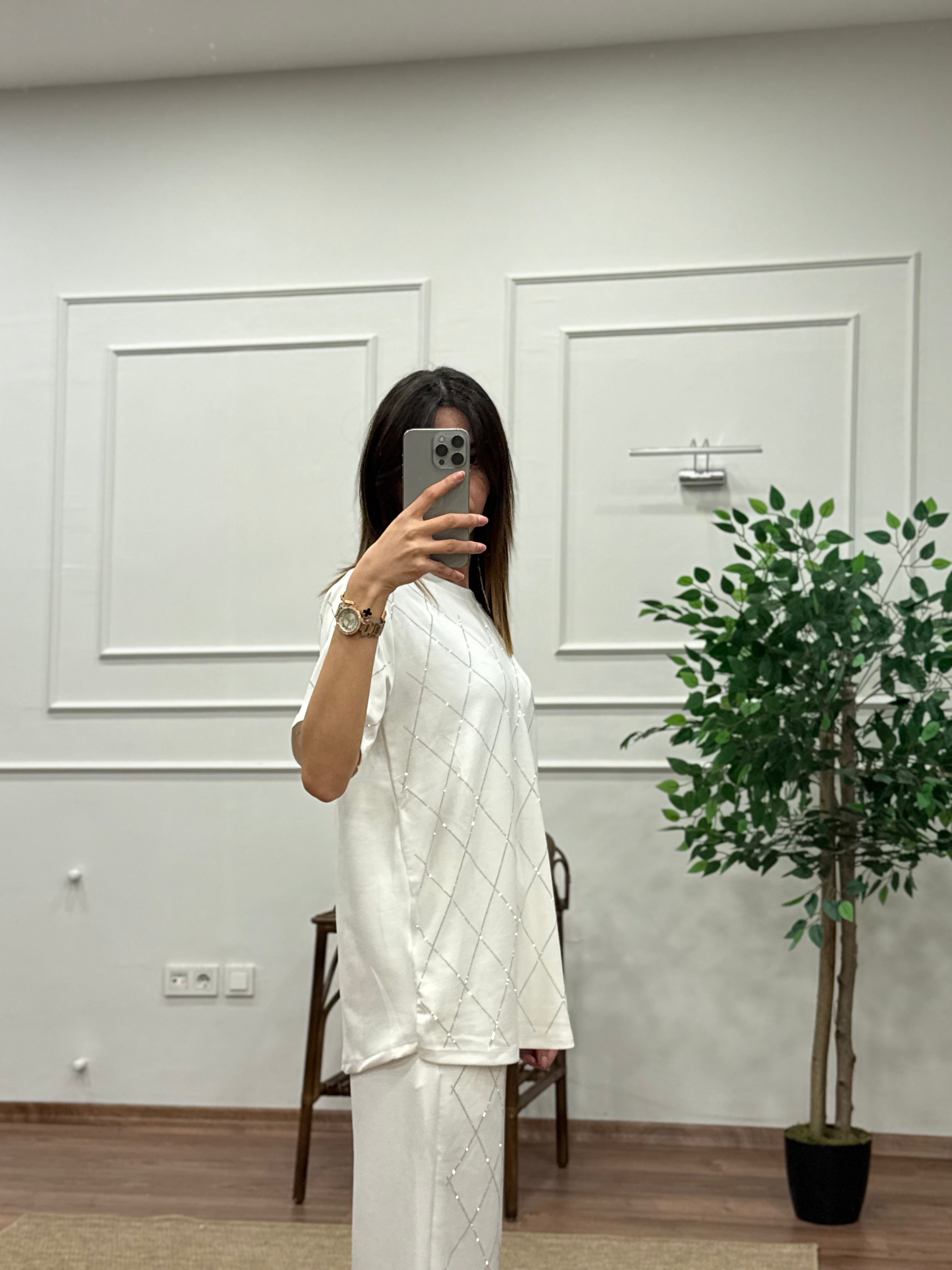 Oys Baklava Desen Taş Baskı Beyaz Bluz Pantolon Takım