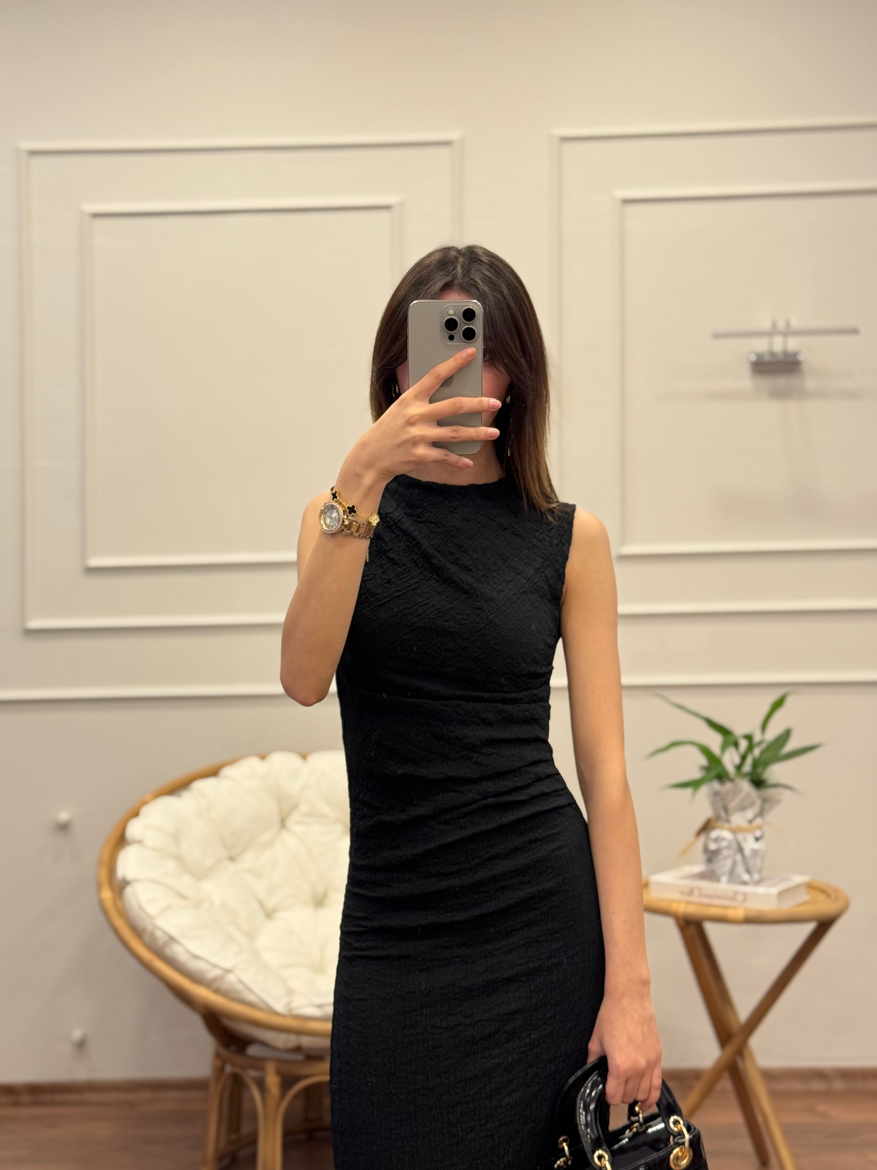 Aura Bel ve Omuz Büzgü Detay Siyah Elbise