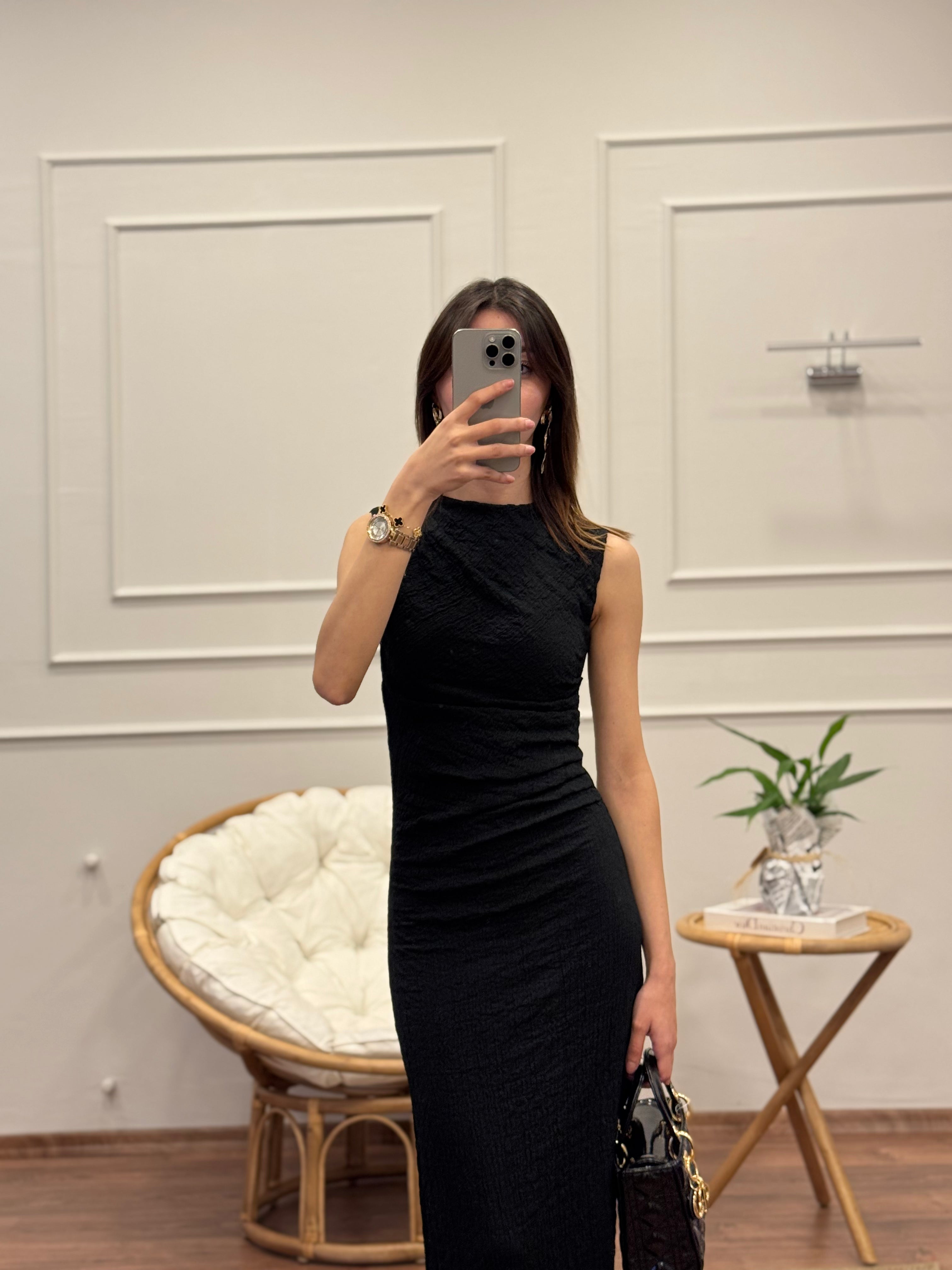 Aura Bel ve Omuz Büzgü Detay Siyah Elbise