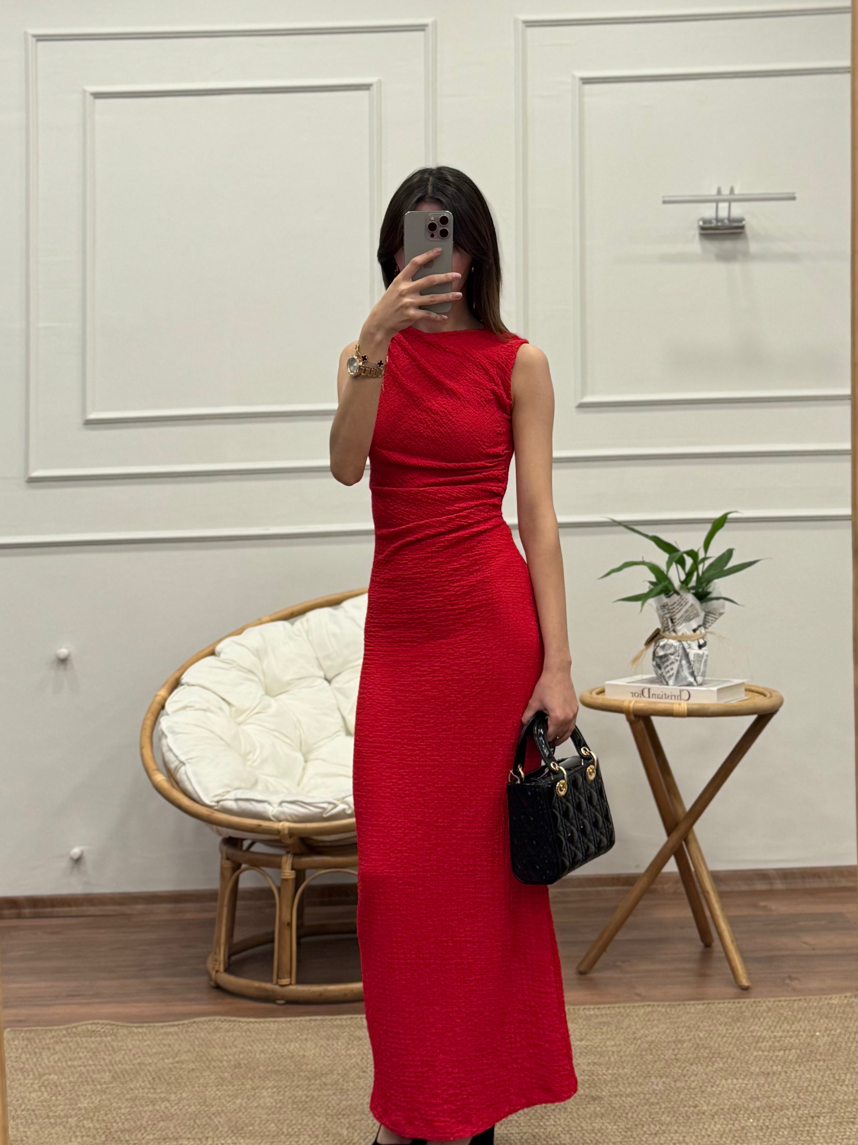 Aura Bel ve Omuz Büzgü Detay Kırmızı Elbise