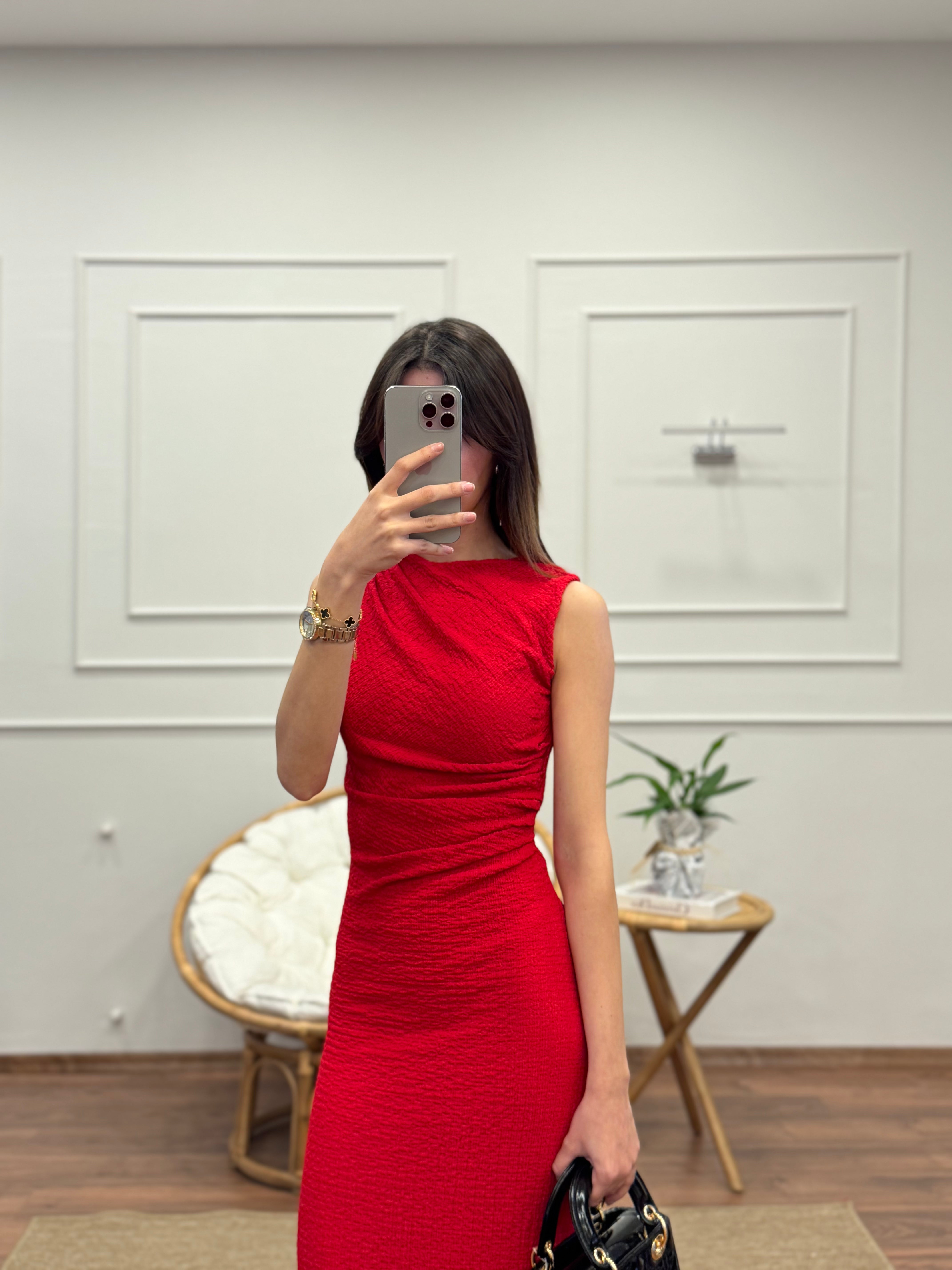 Aura Bel ve Omuz Büzgü Detay Kırmızı Elbise