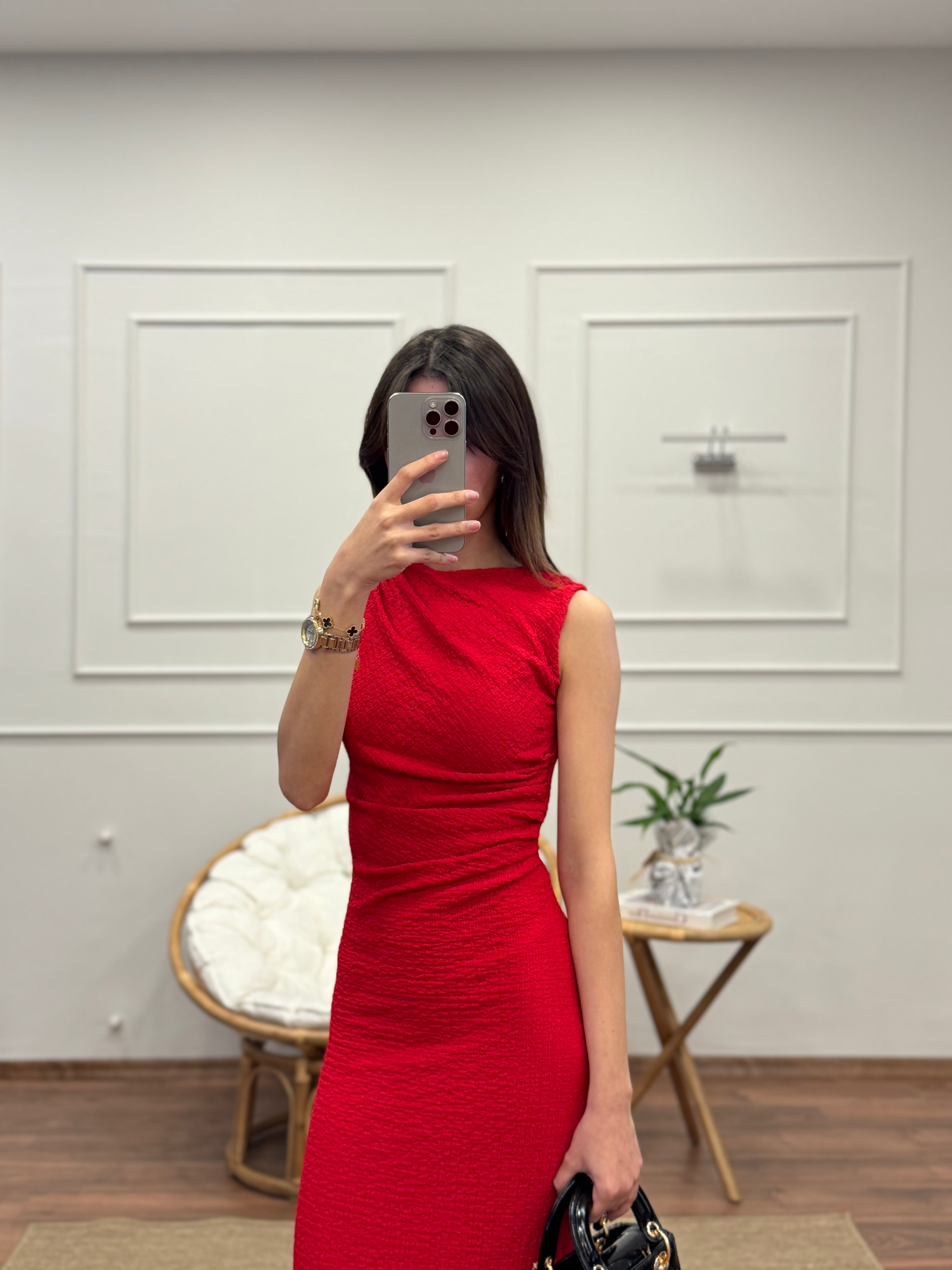 Aura Bel ve Omuz Büzgü Detay Kırmızı Elbise