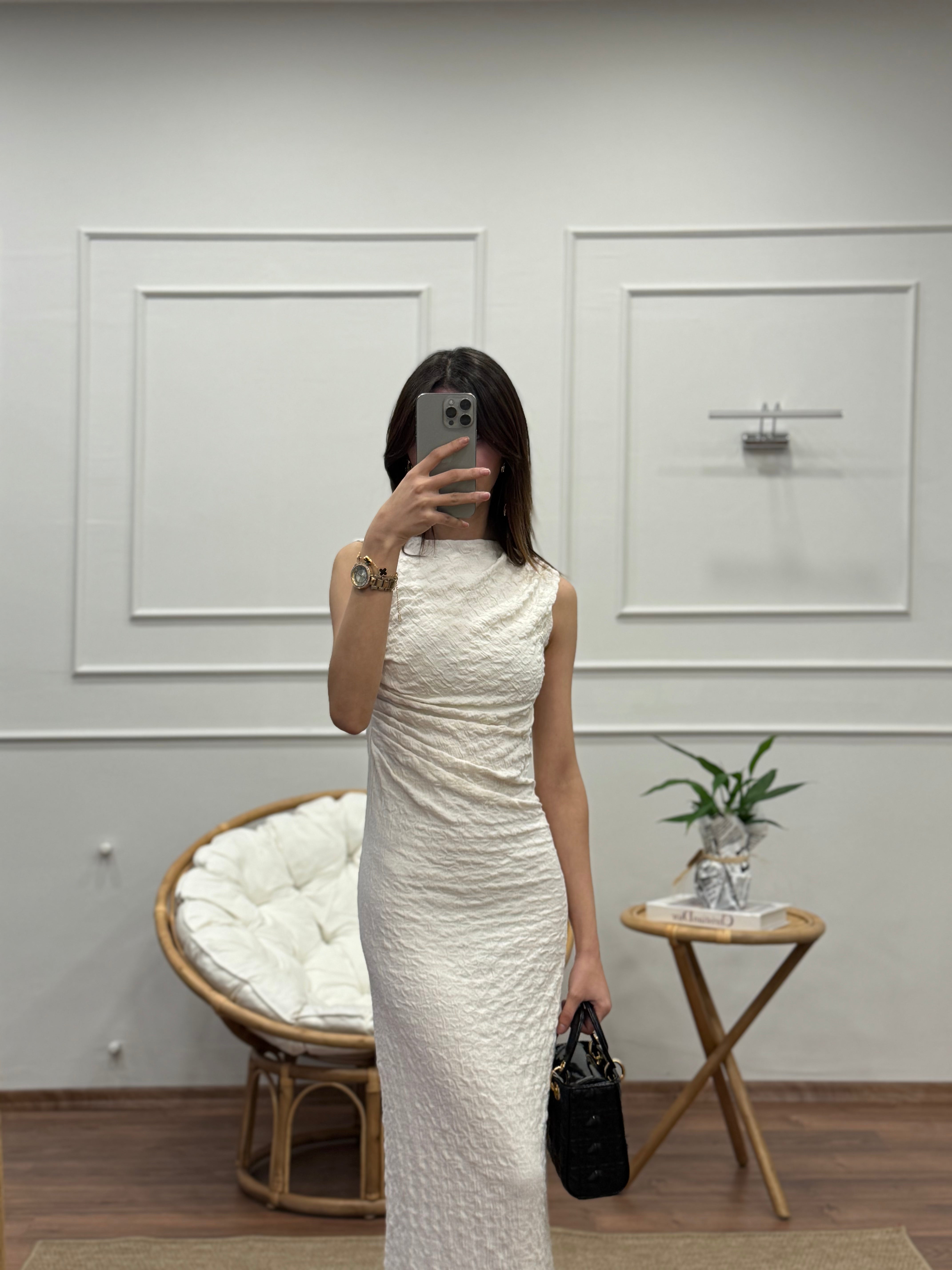 Aura Bel ve Omuz Büzgü Detay Beyaz Elbise