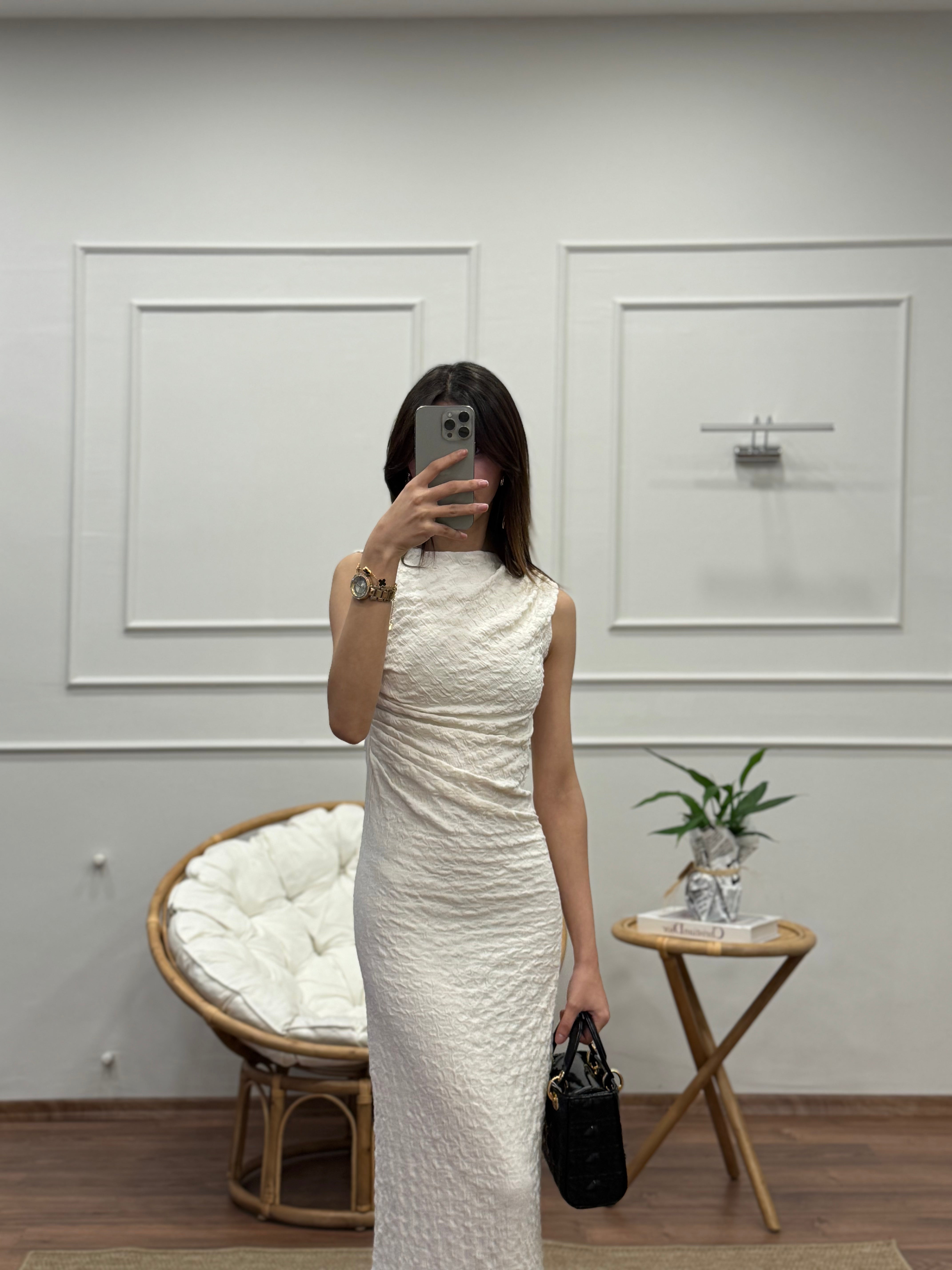 Aura Bel ve Omuz Büzgü Detay Beyaz Elbise