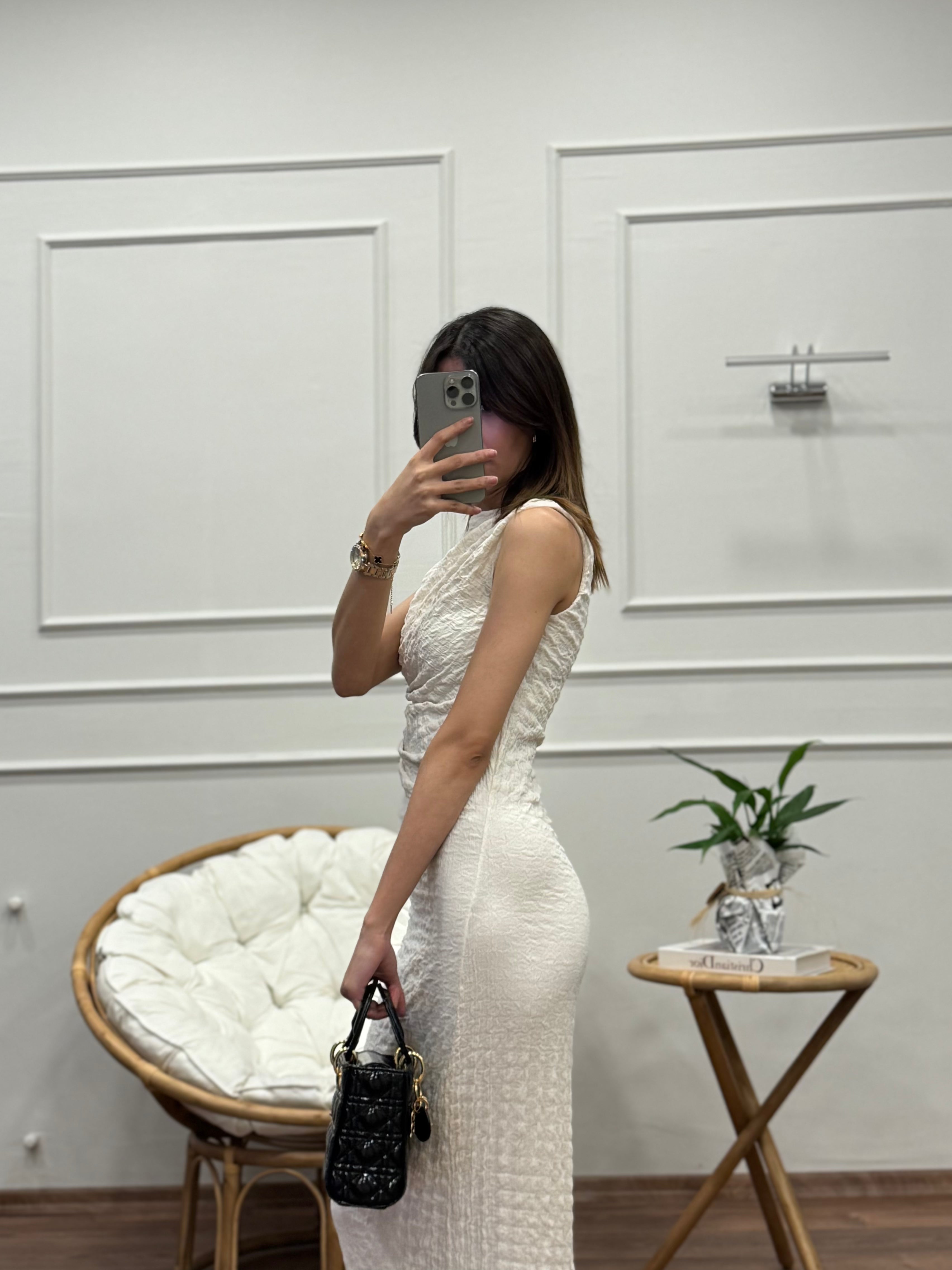 Aura Bel ve Omuz Büzgü Detay Beyaz Elbise