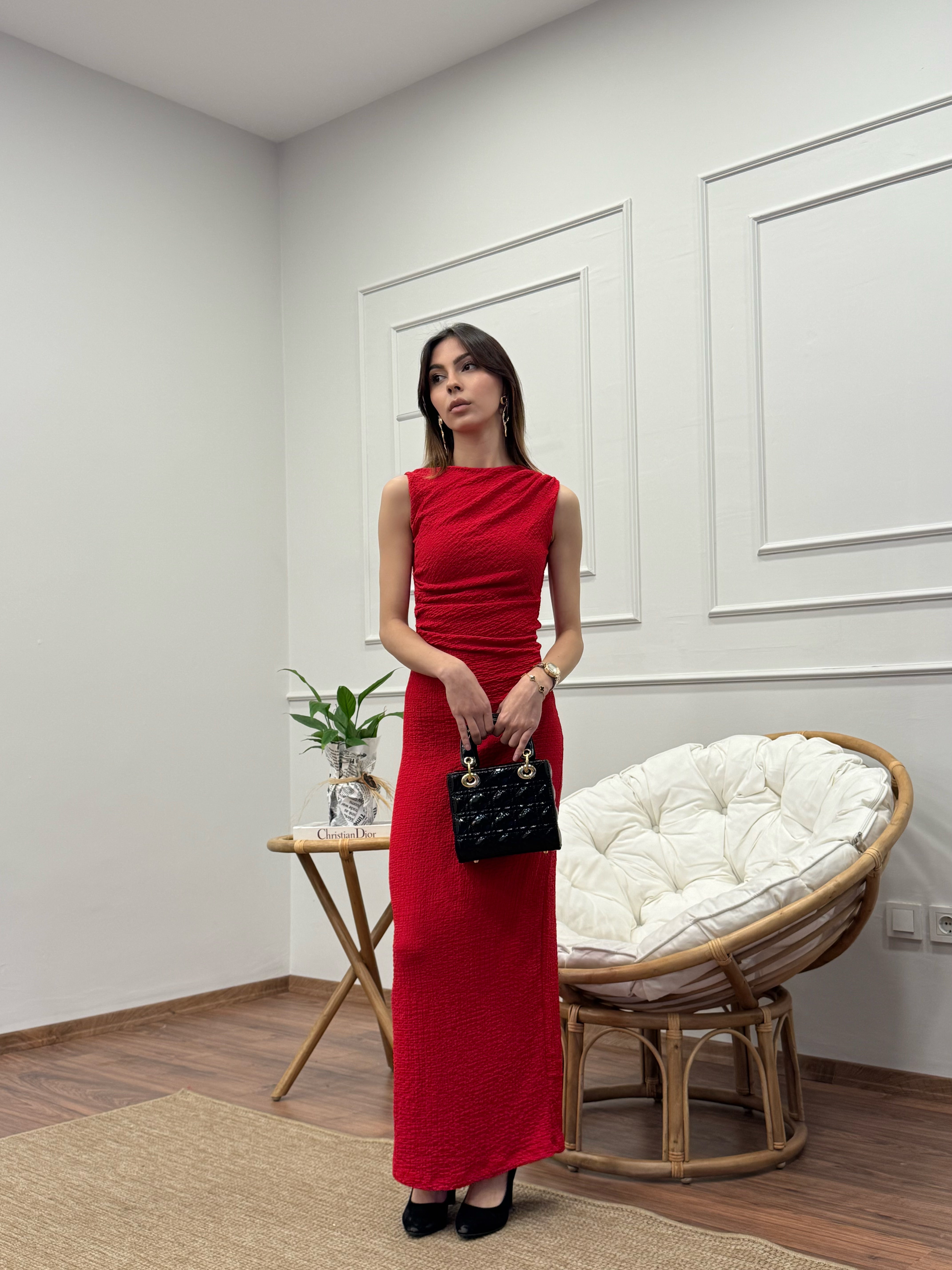 Aura Bel ve Omuz Büzgü Detay Kırmızı Elbise