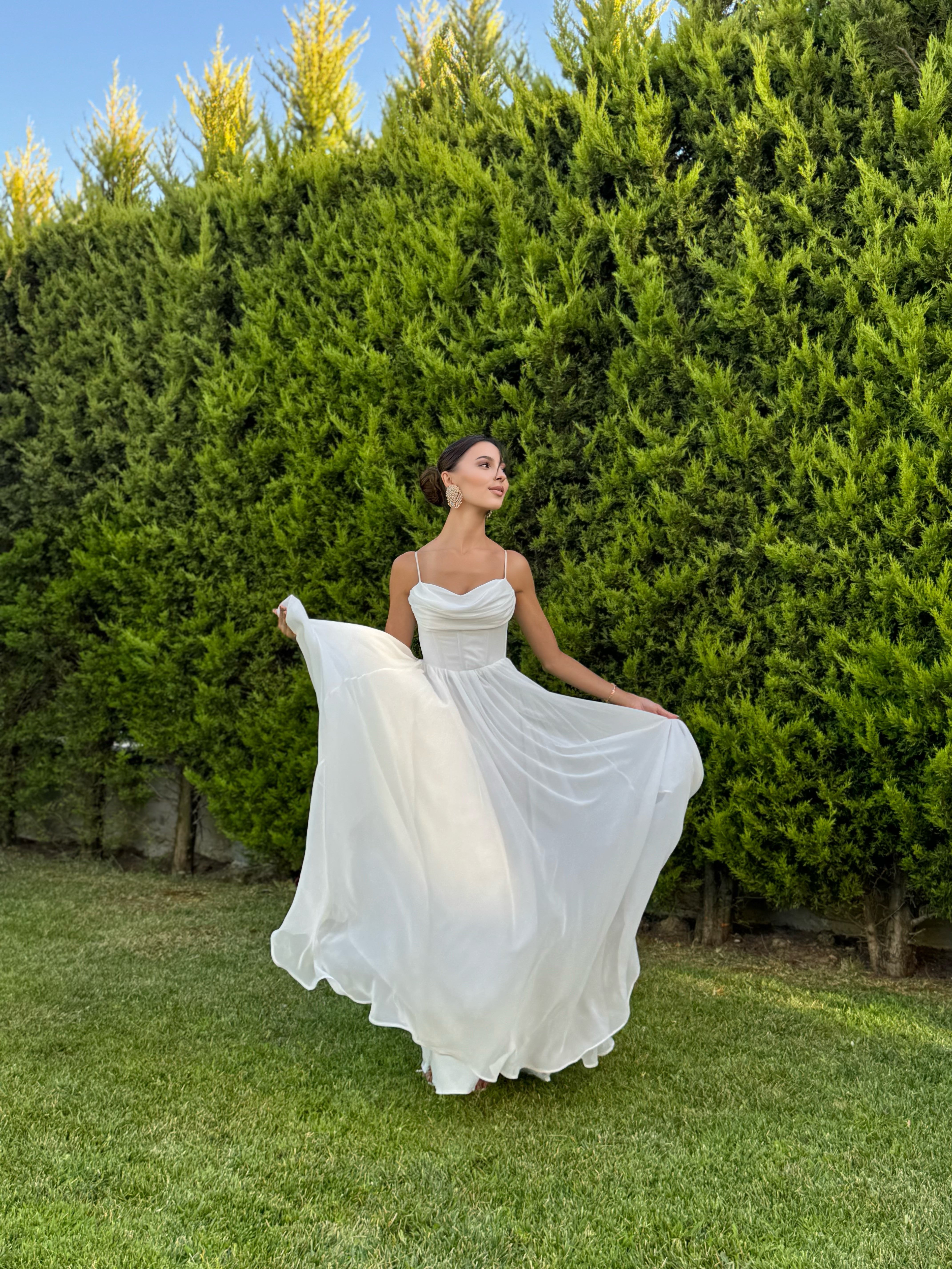 'Lovely' Göğüs Drape Sırt Detay Yırtmaçlı Beyaz Abiye