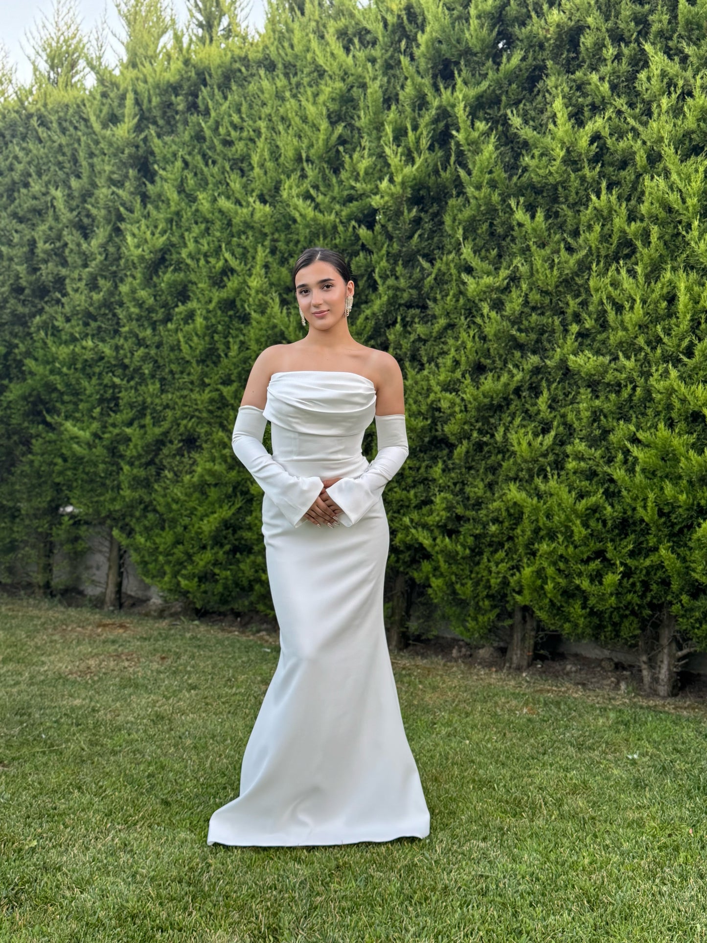 'Velora' Kol Detay Straplez Saten Beyaz Abiye