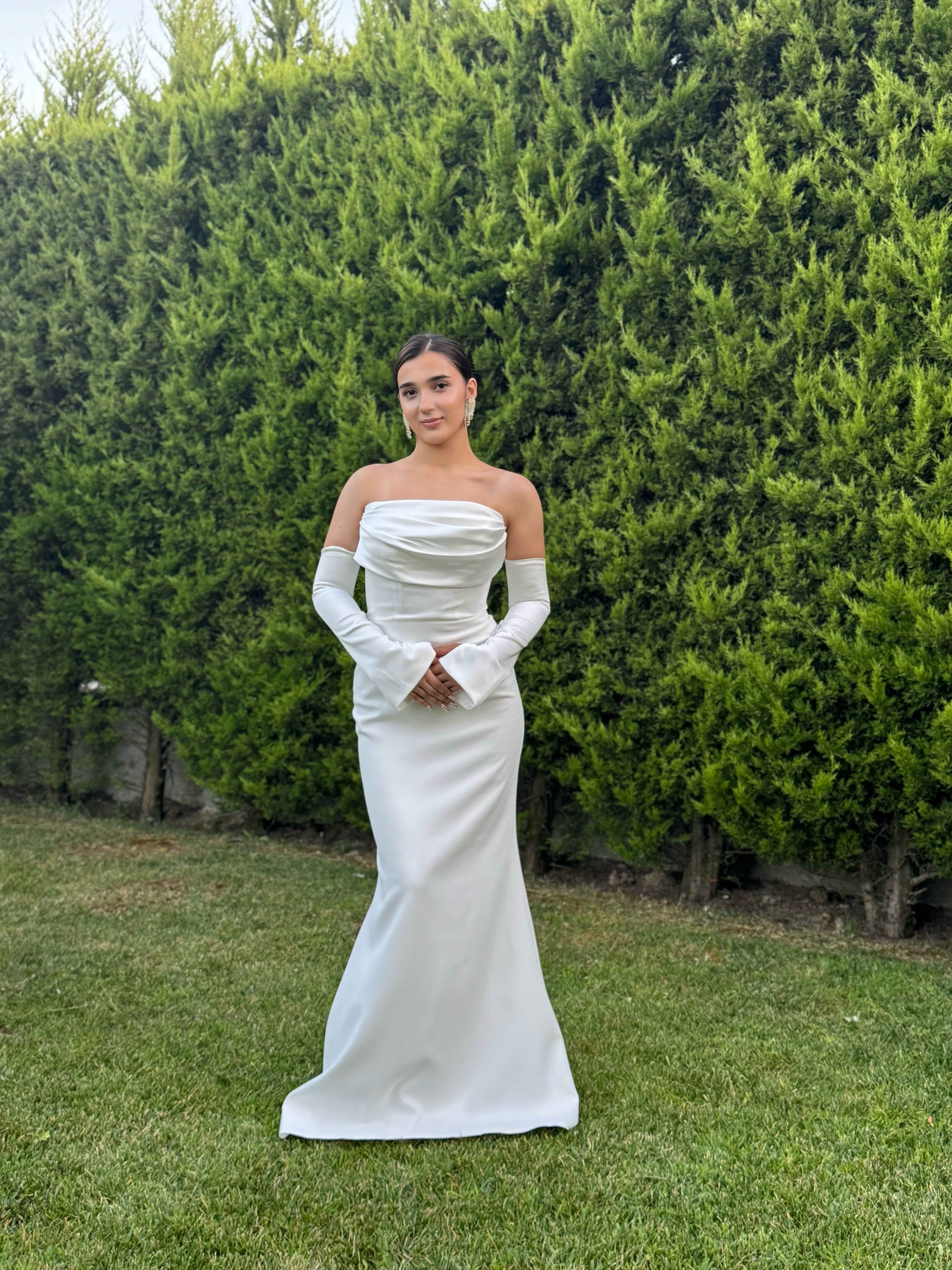 'Velora' Kol Detay Straplez Saten Beyaz Abiye