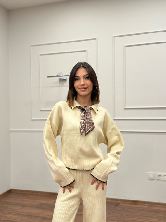 Mandy Fular Detay Crop Pantolon Triko Ekru Takım