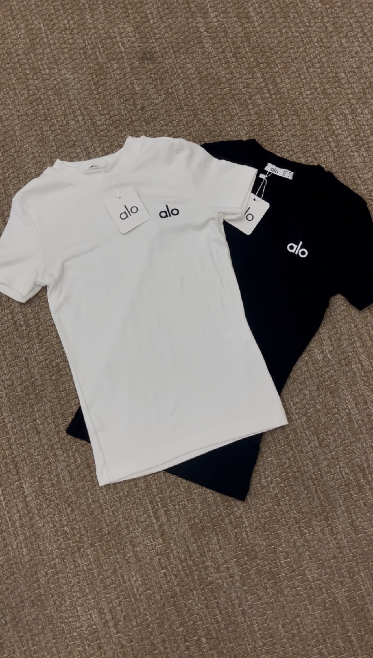 Alo Yoga Bele Oturan Siyah Bluz