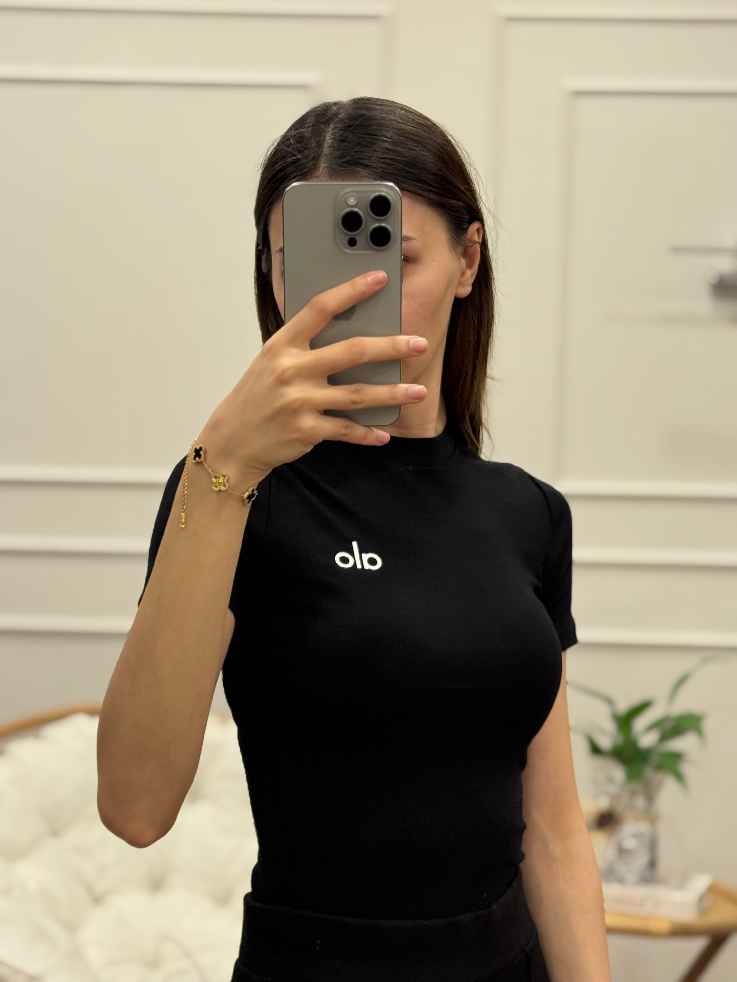 Alo Yoga Bele Oturan Siyah Bluz