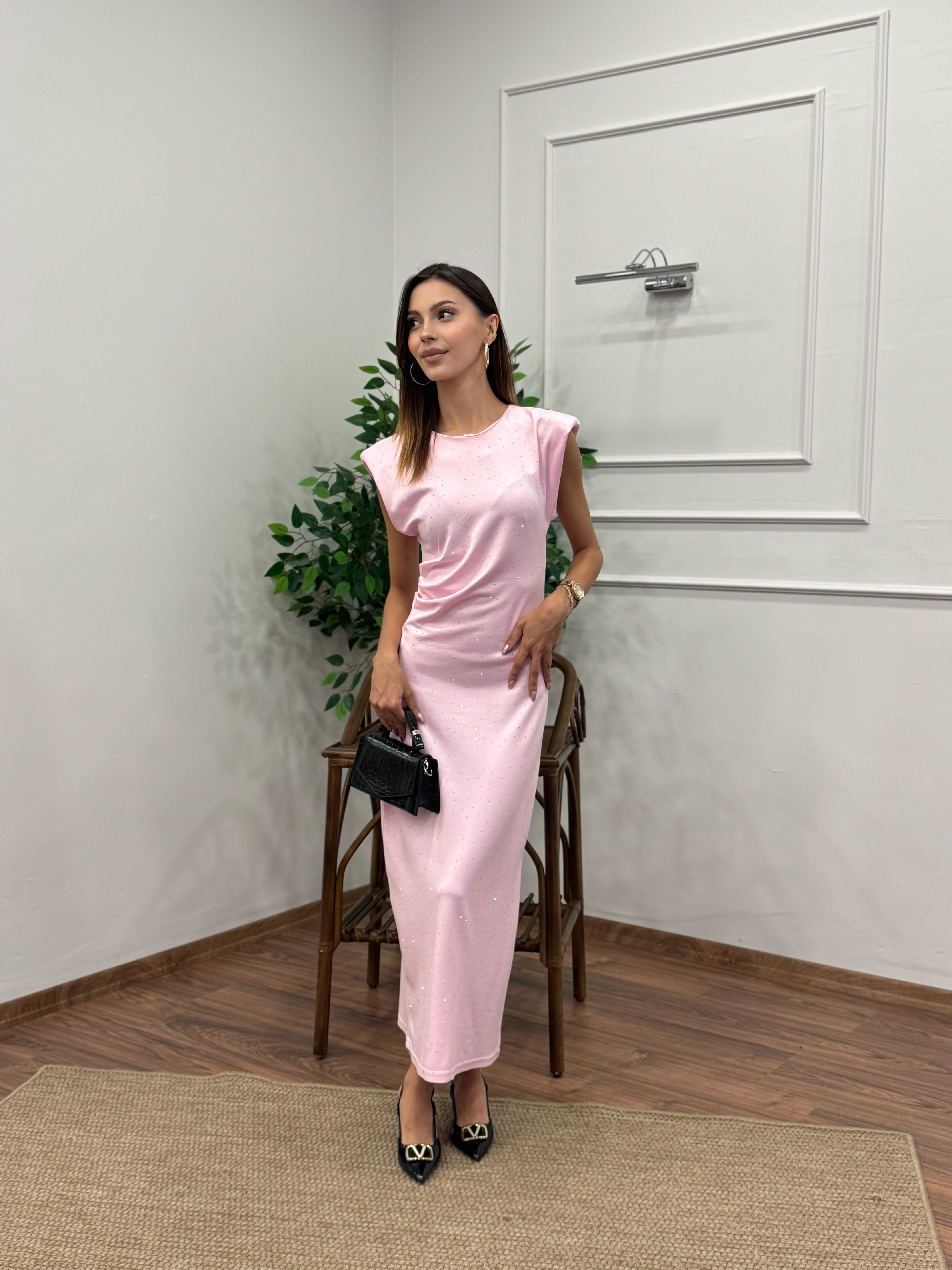 Taş Baskı Drape Detay Omuz Vatkalı Pembe Elbise