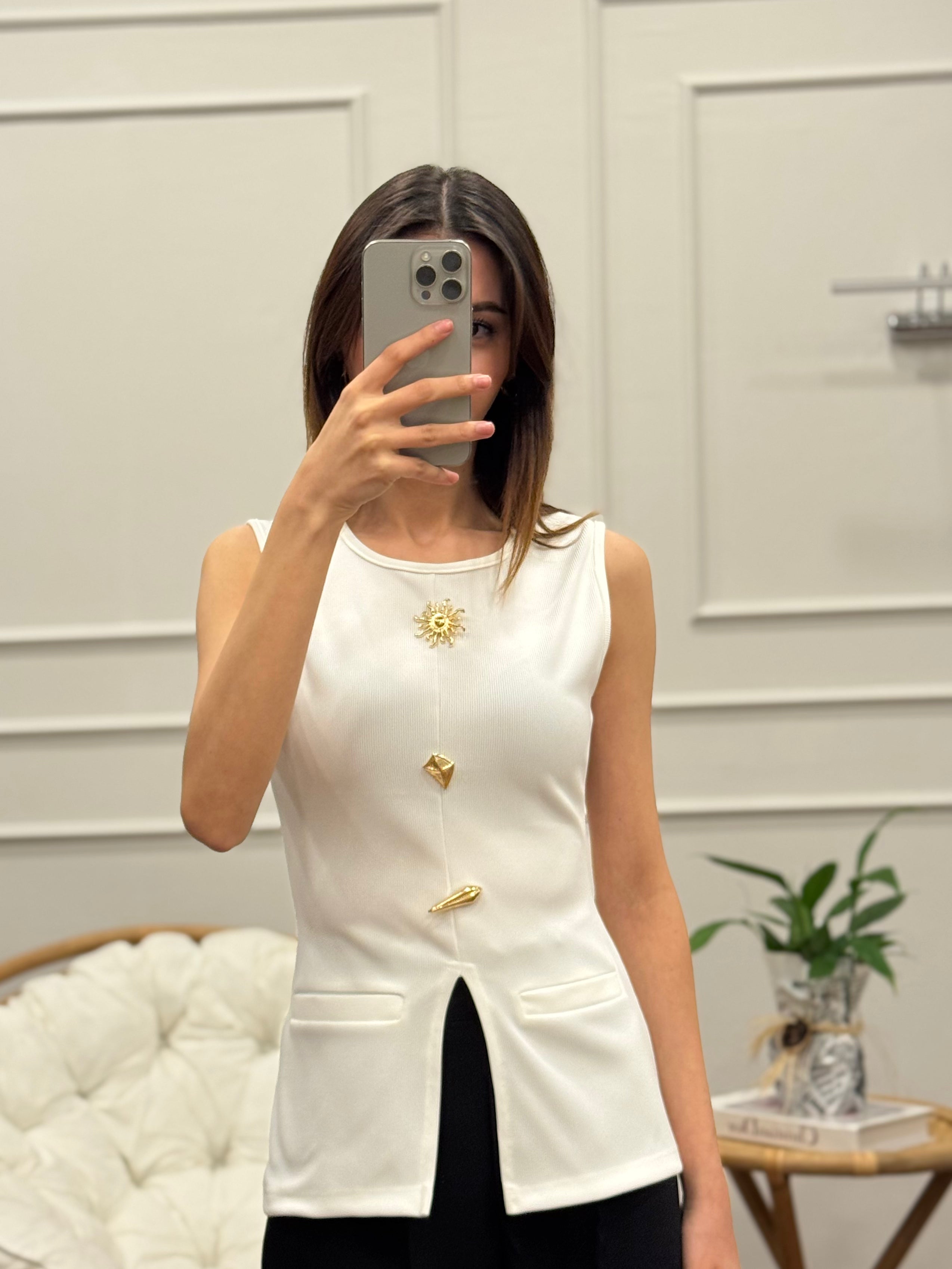 Aksesuar Detay Özel Tasarım Beyaz Bluz