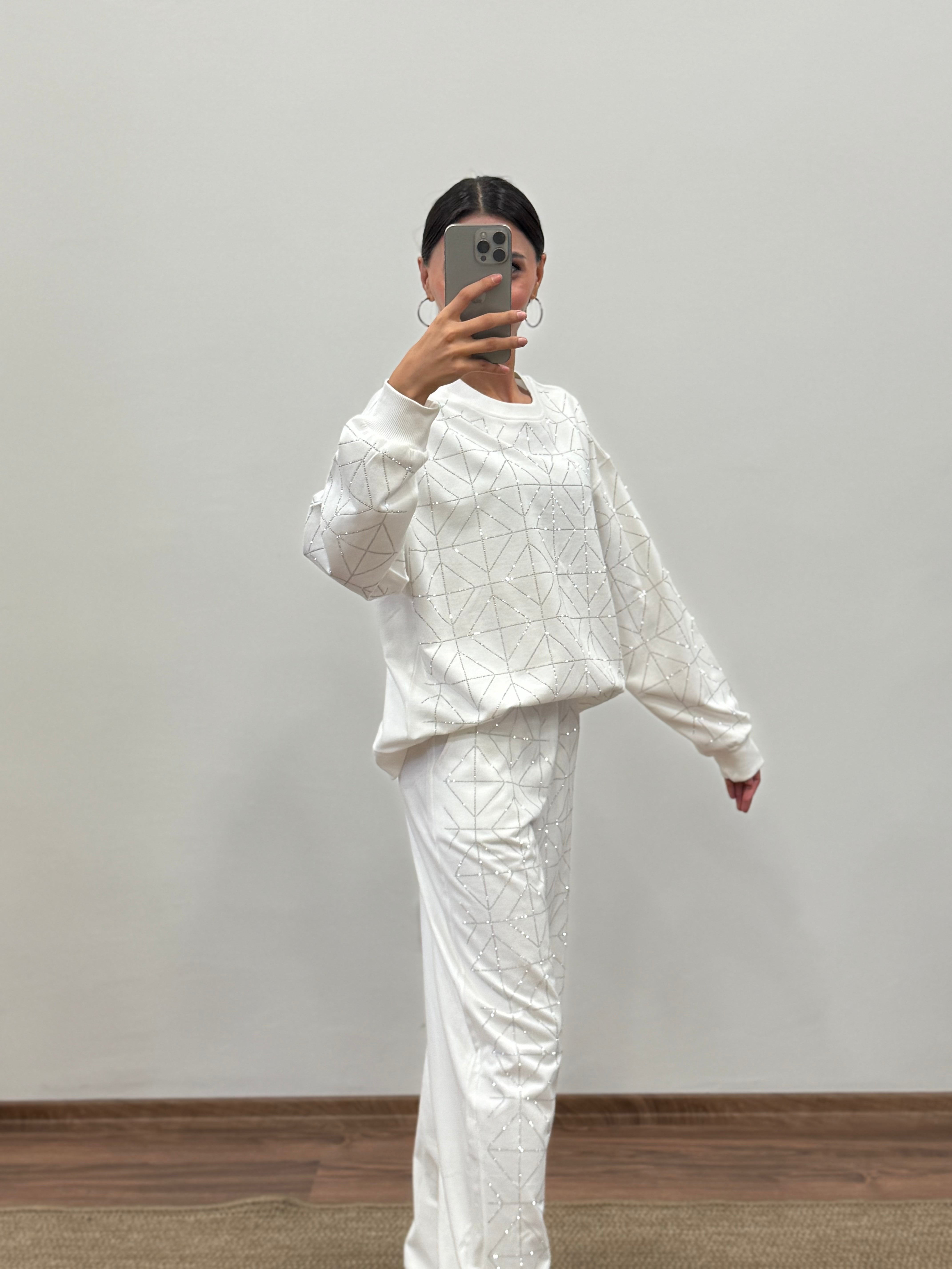 Glowset Taşlı Beyaz Bluz Pantolon Takım