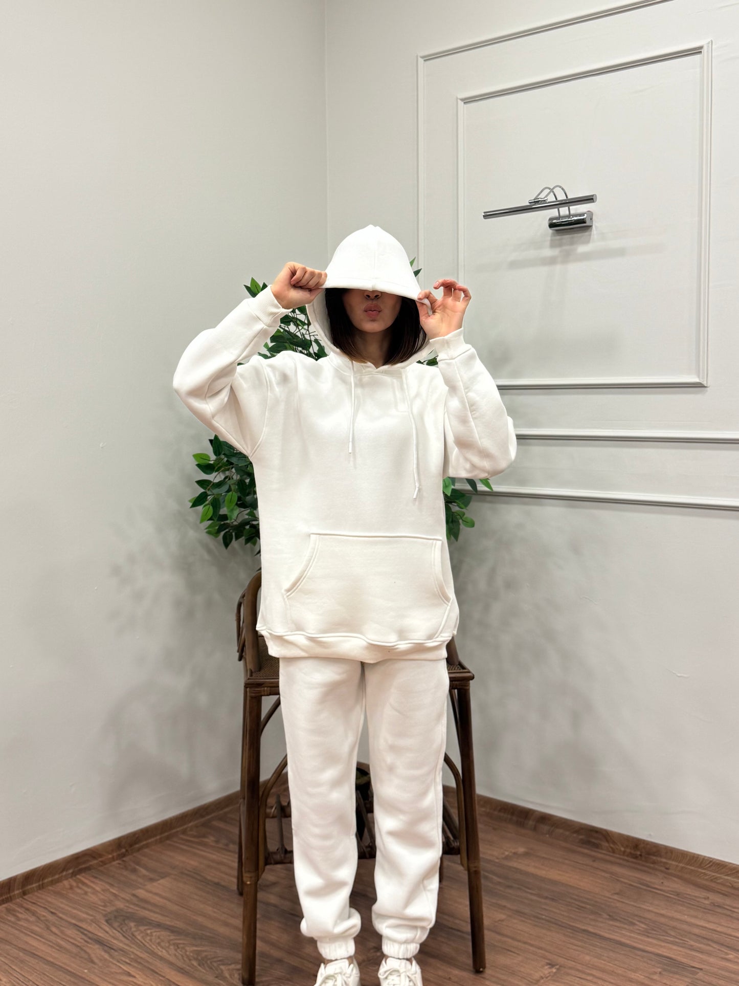 Miley Kapüşonlu Beyaz Eşofman Takımı