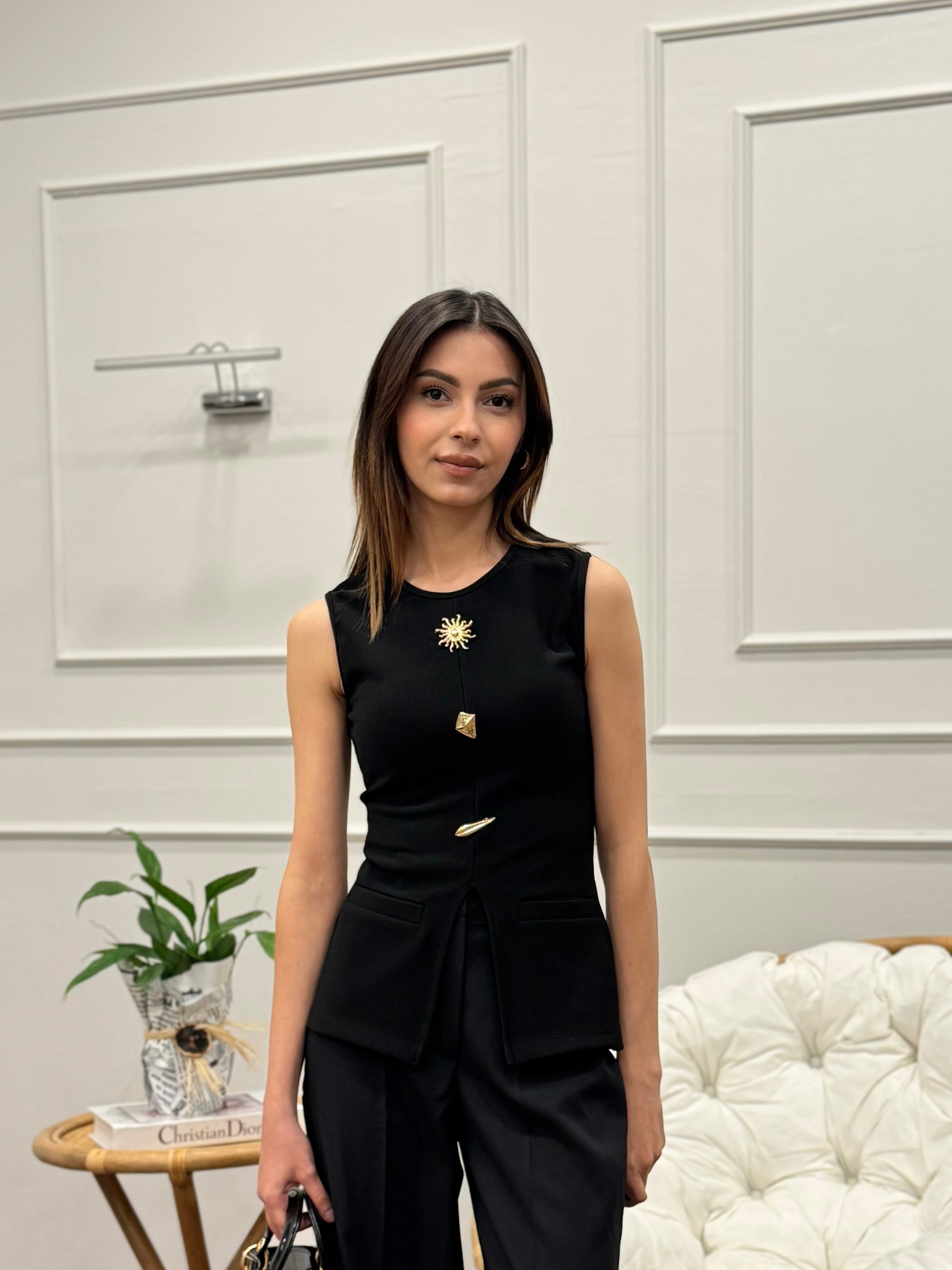 Aksesuar Detay Özel Tasarım Siyah Bluz