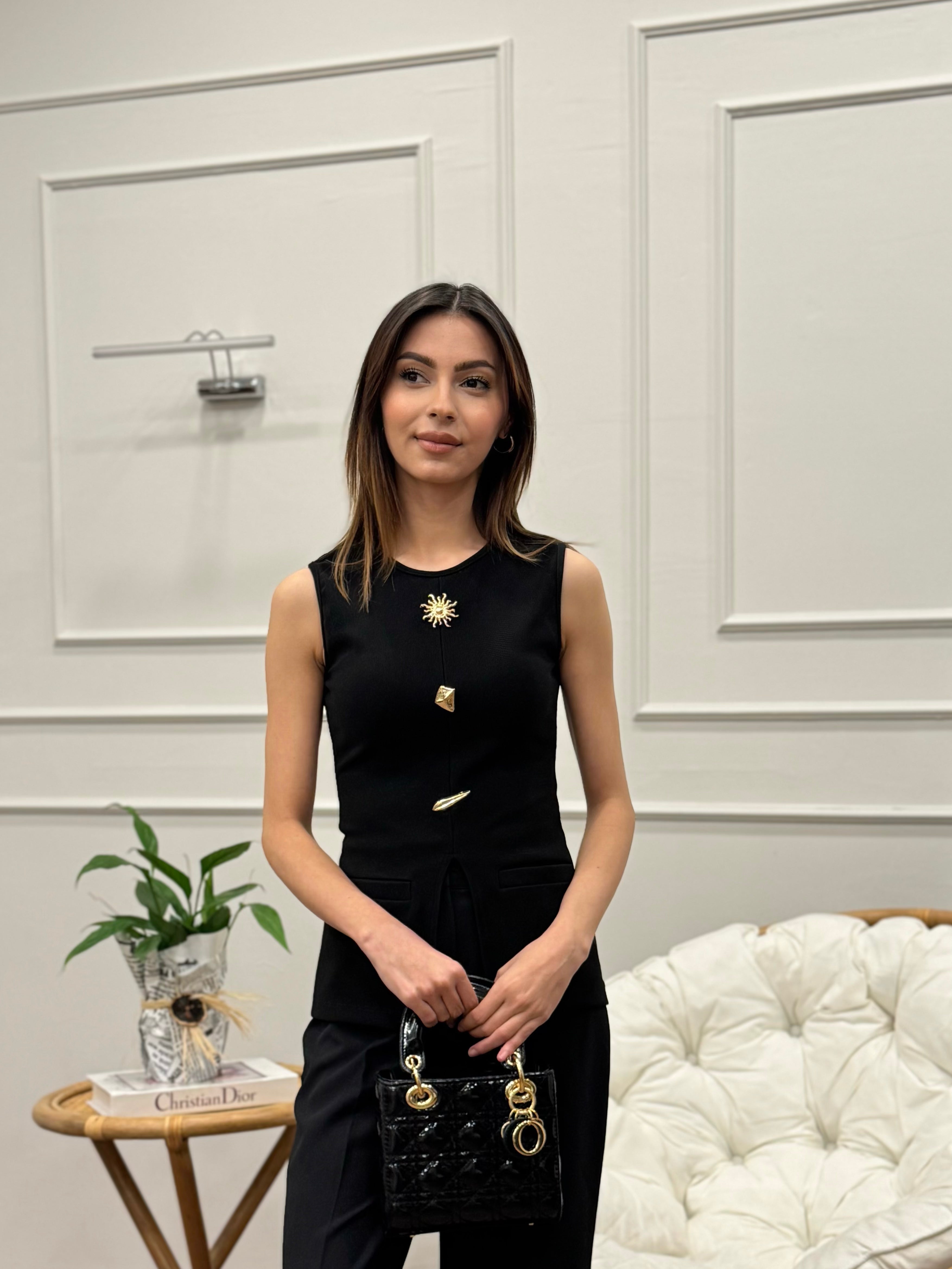 Aksesuar Detay Özel Tasarım Siyah Bluz