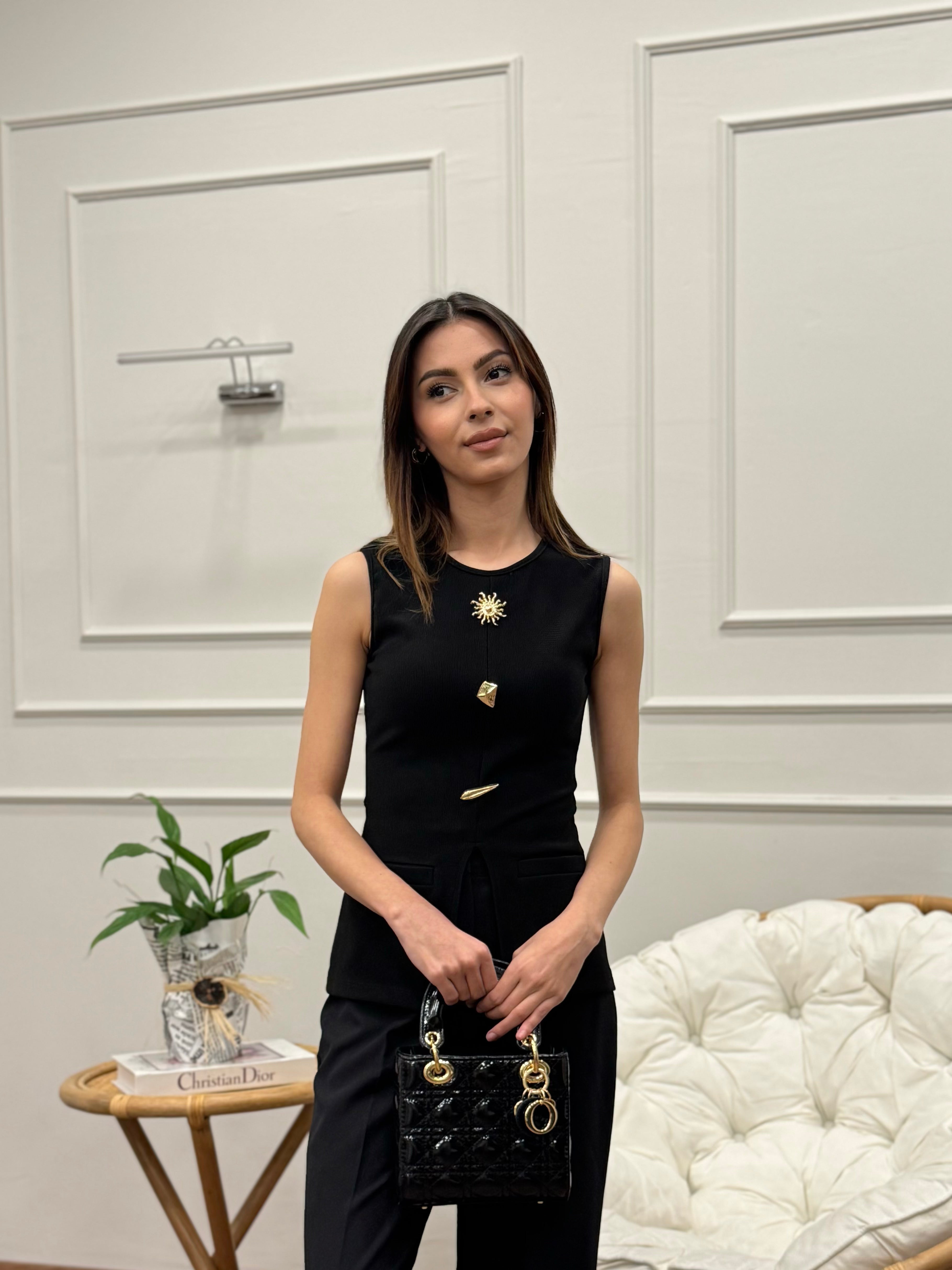 Aksesuar Detay Özel Tasarım Siyah Bluz