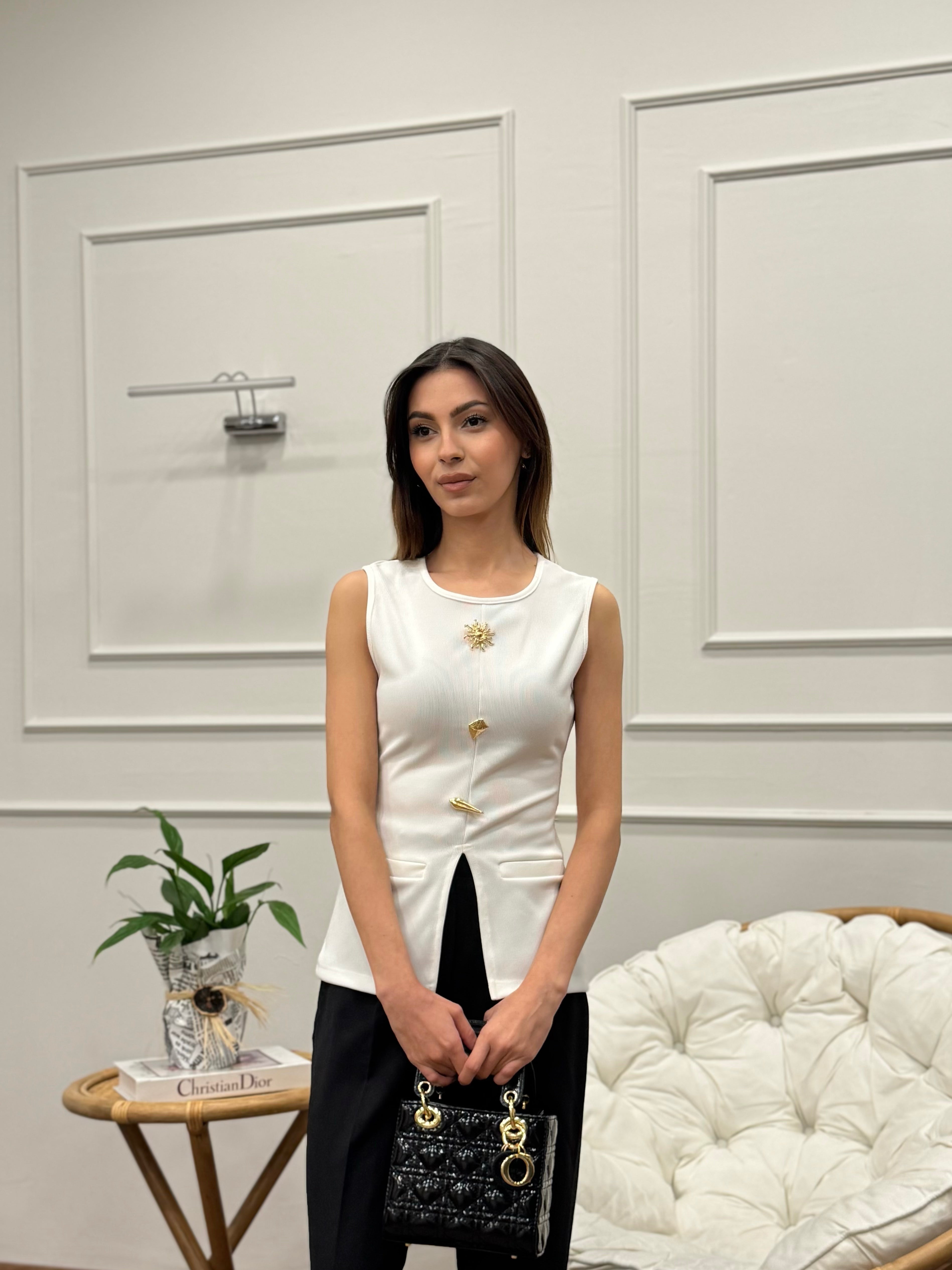 Aksesuar Detay Özel Tasarım Beyaz Bluz