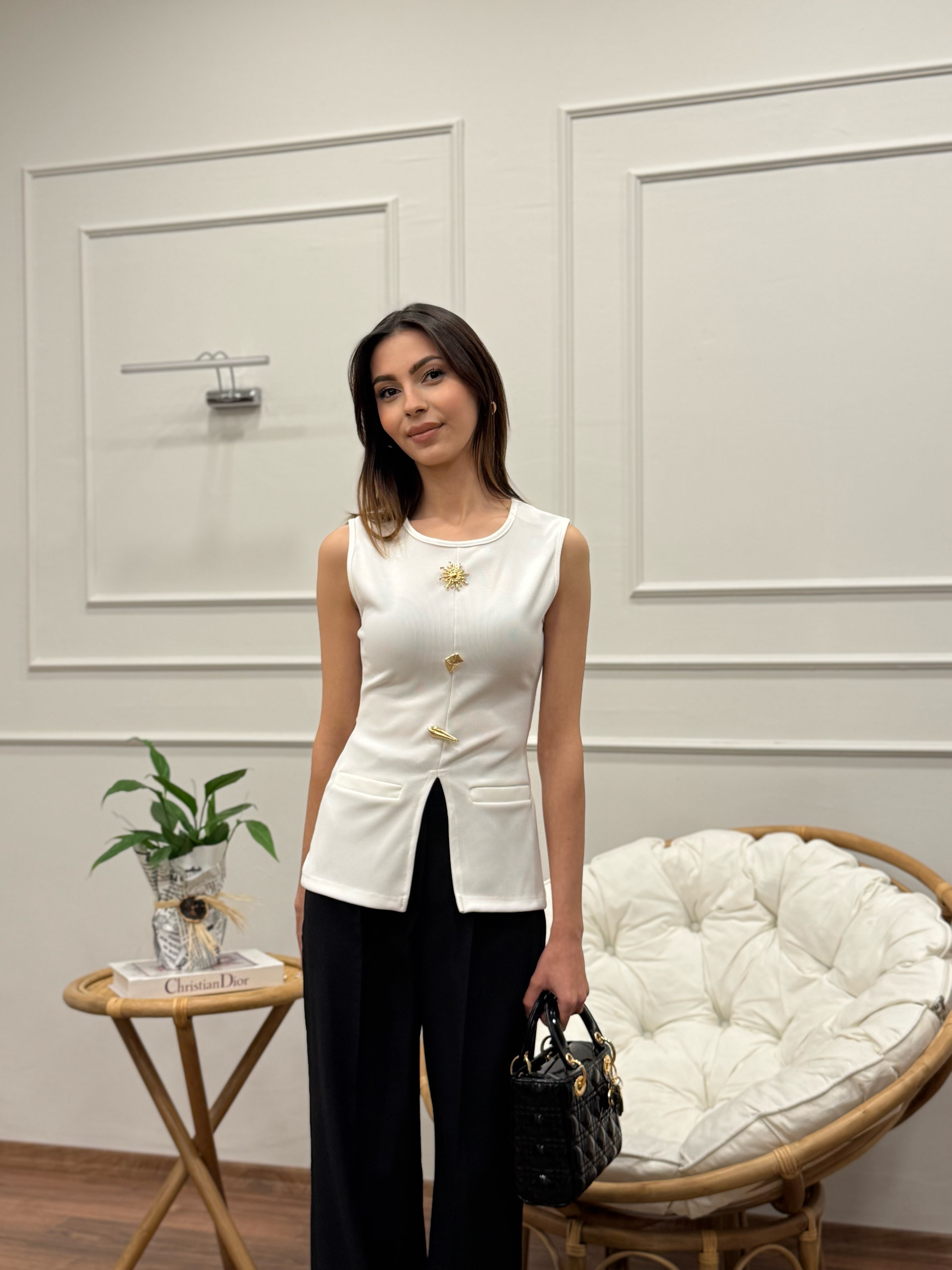 Aksesuar Detay Özel Tasarım Beyaz Bluz