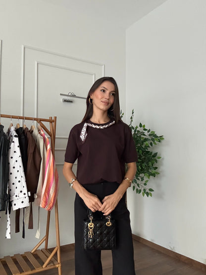 Fular Aksesuar Detay Kahverengi Triko Bluz