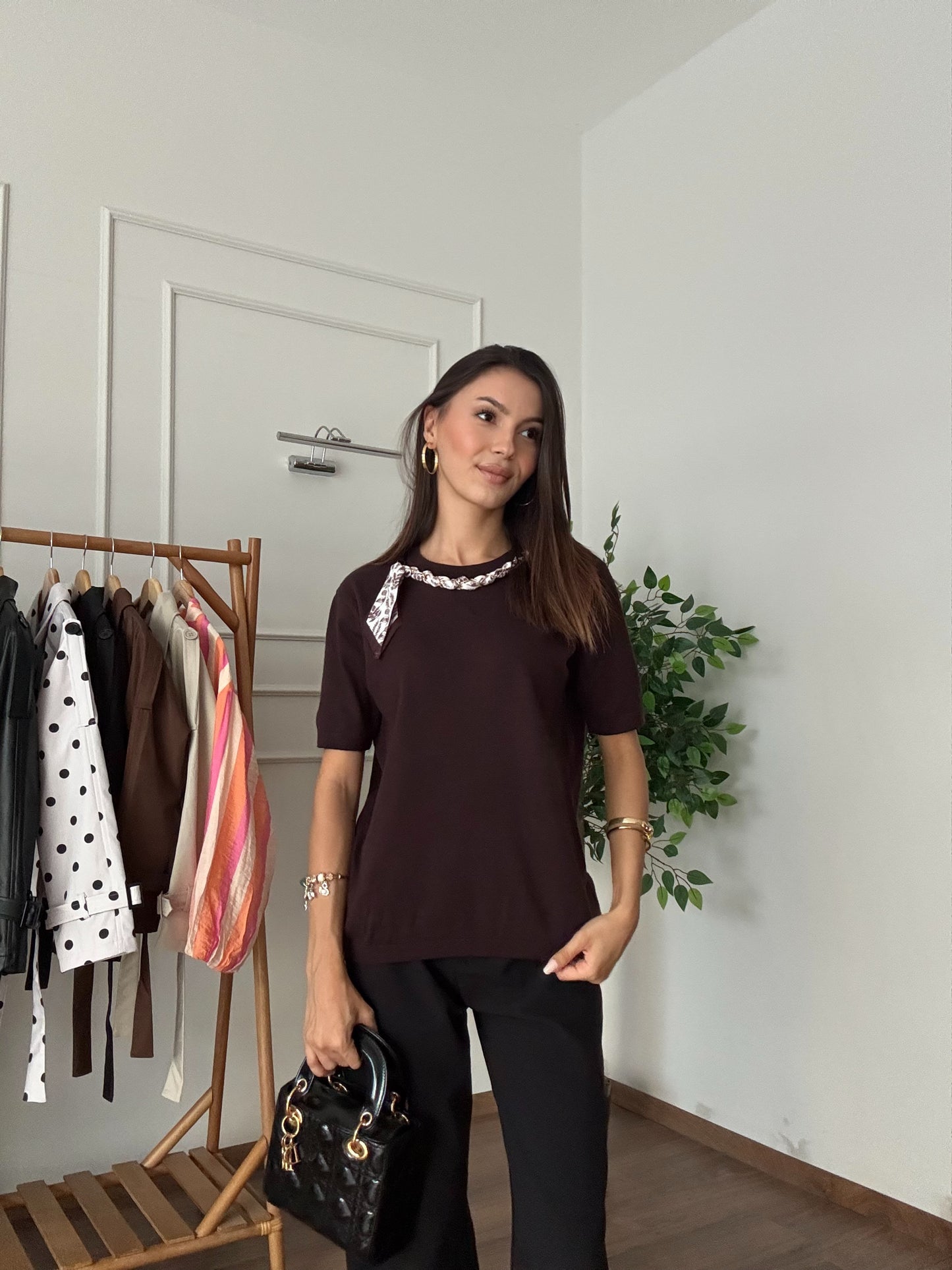 Fular Aksesuar Detay Kahverengi Triko Bluz