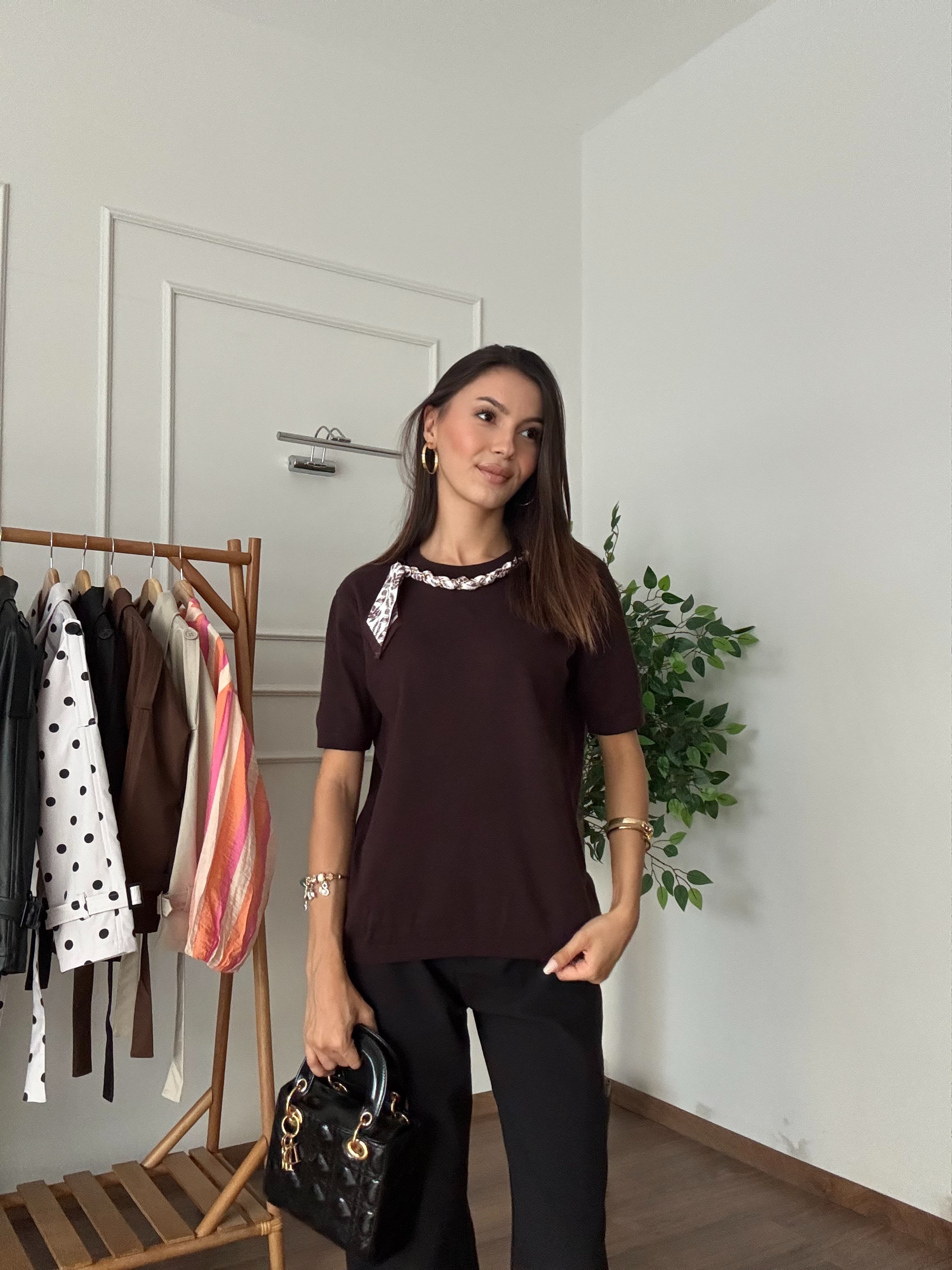 Fular Aksesuar Detay Kahverengi Triko Bluz