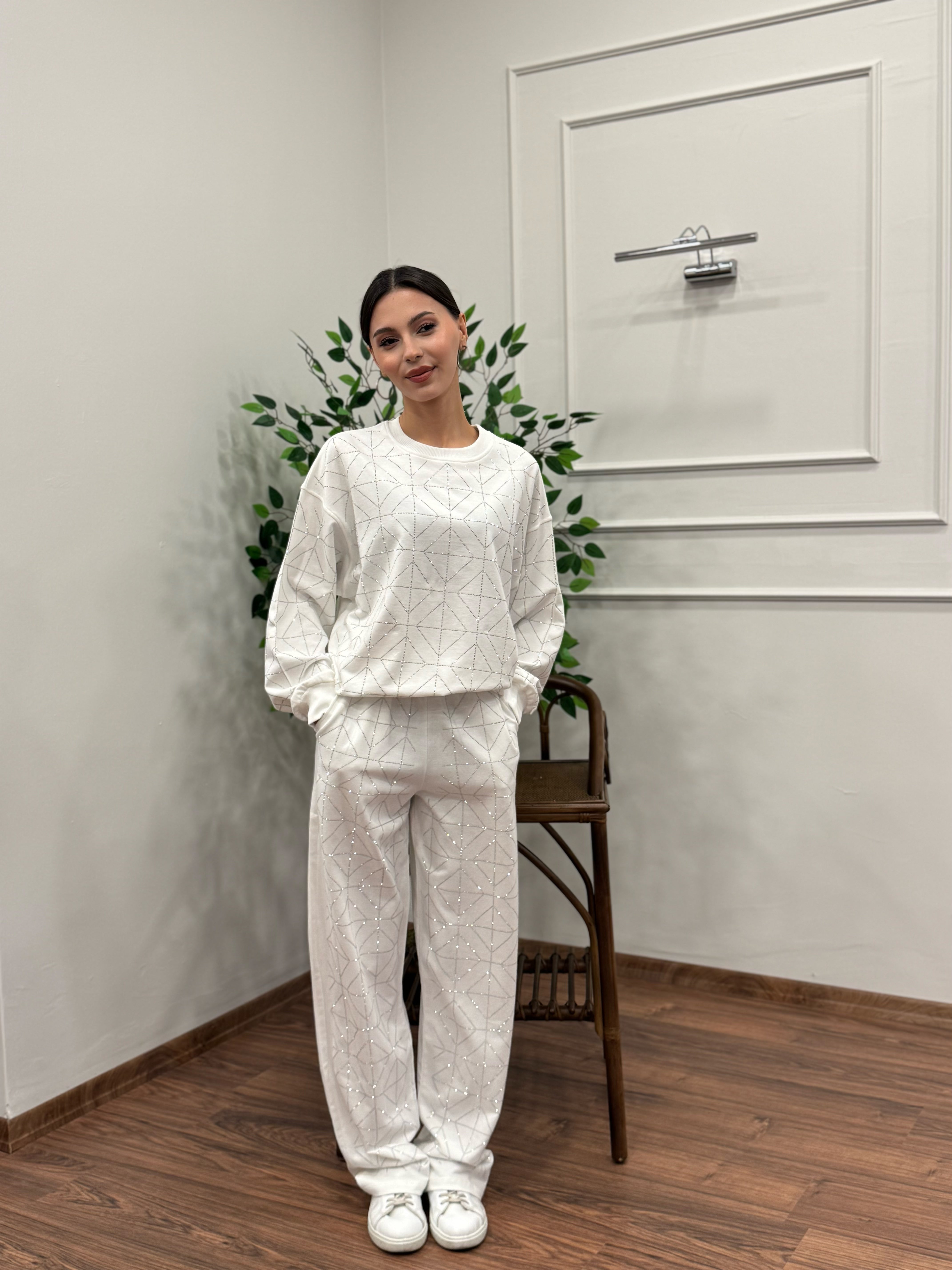 Glowset Taşlı Beyaz Bluz Pantolon Takım