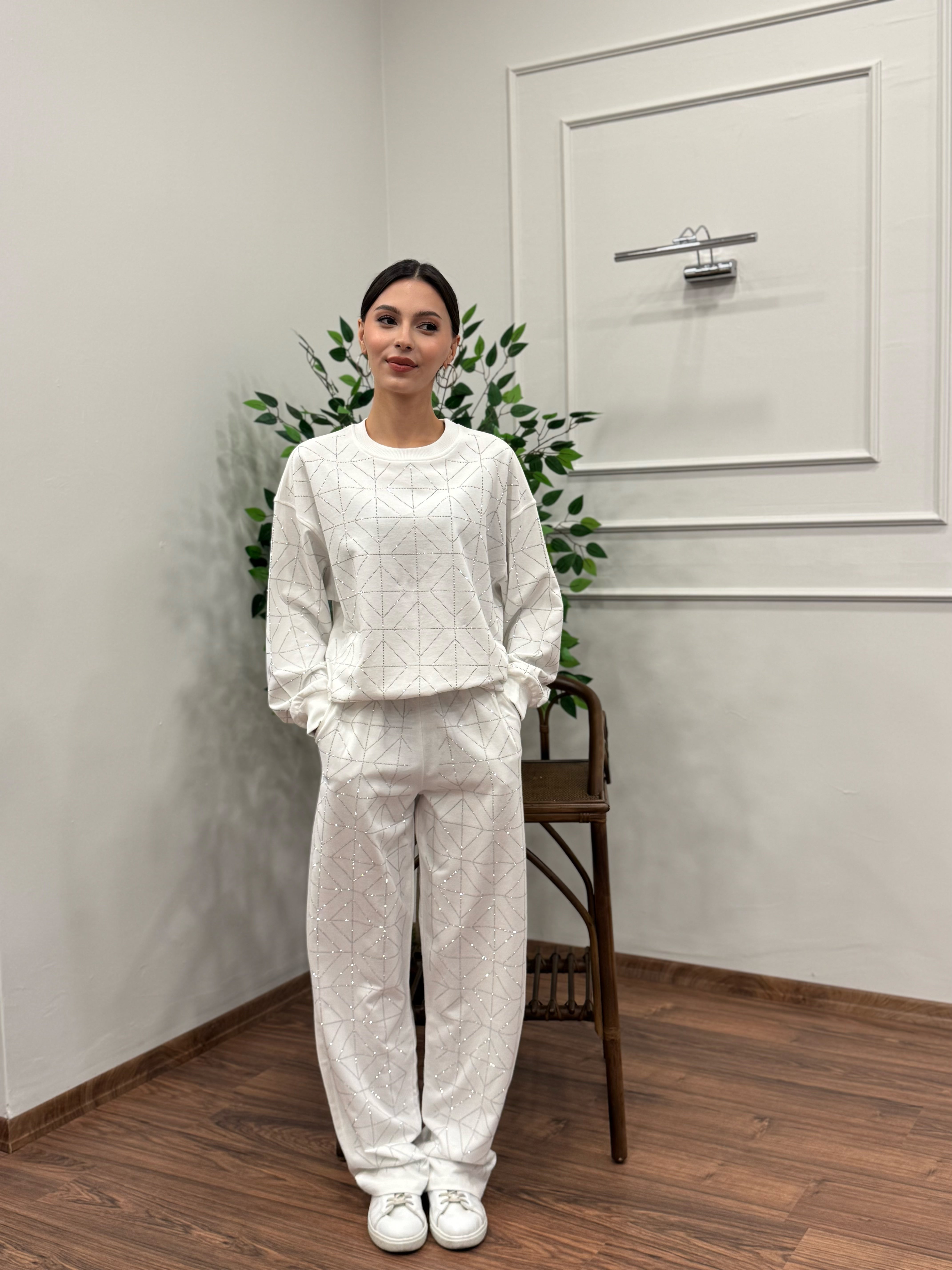 Glowset Taşlı Beyaz Bluz Pantolon Takım