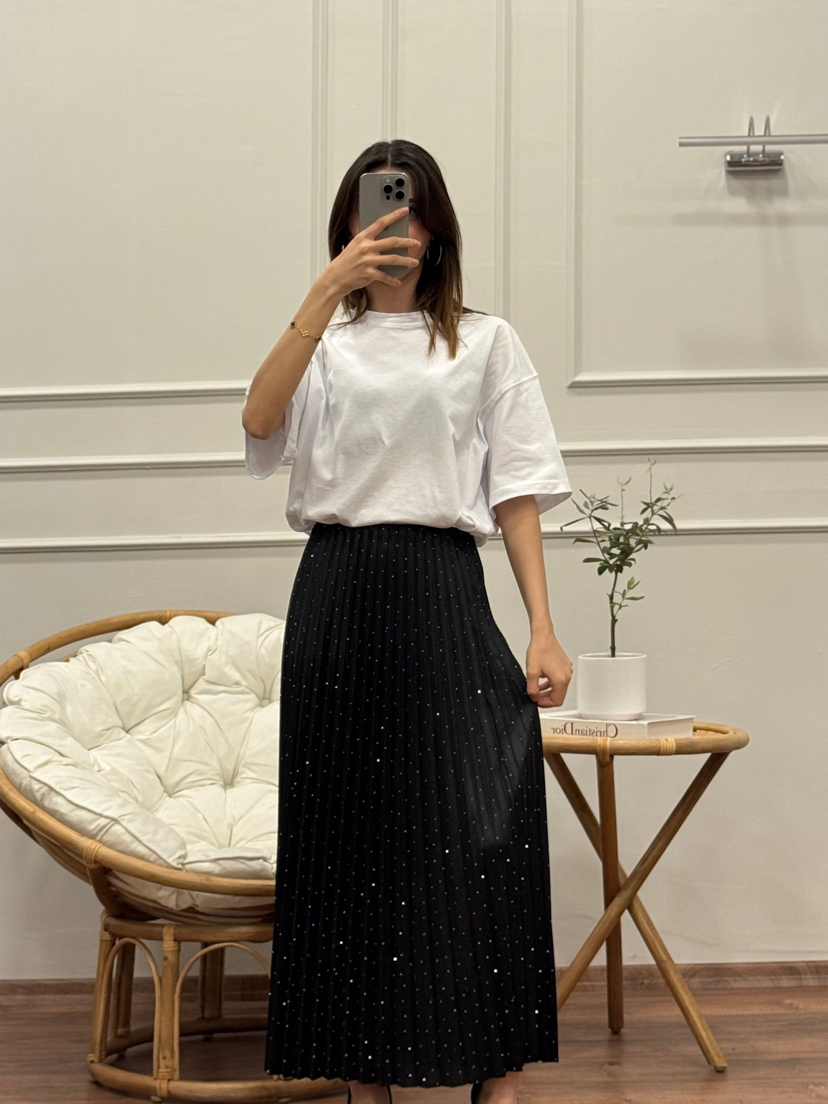 Pileli Taş Baskı Uzun Siyah Etek