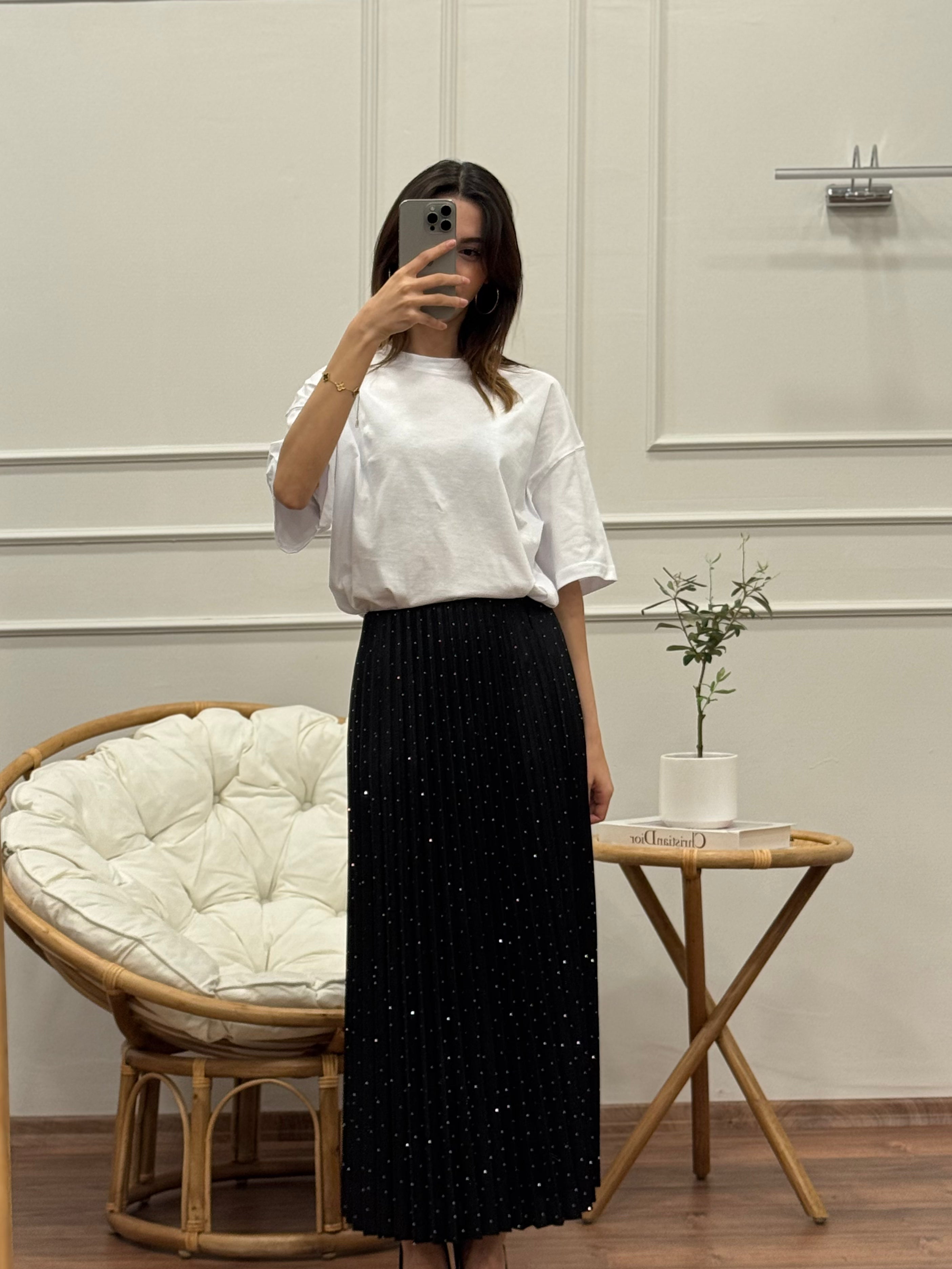 Pileli Taş Baskı Uzun Siyah Etek