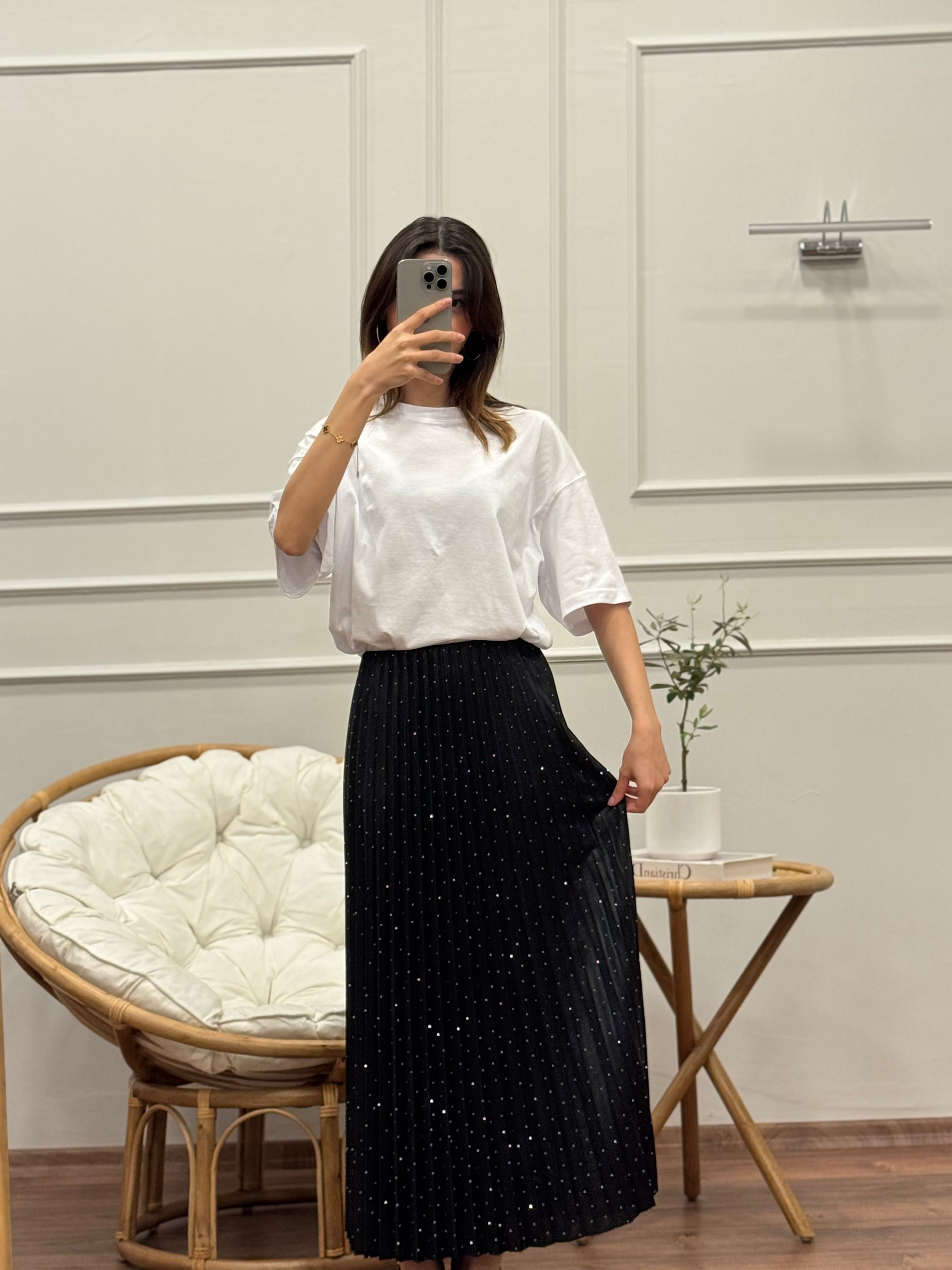 Pileli Taş Baskı Uzun Siyah Etek