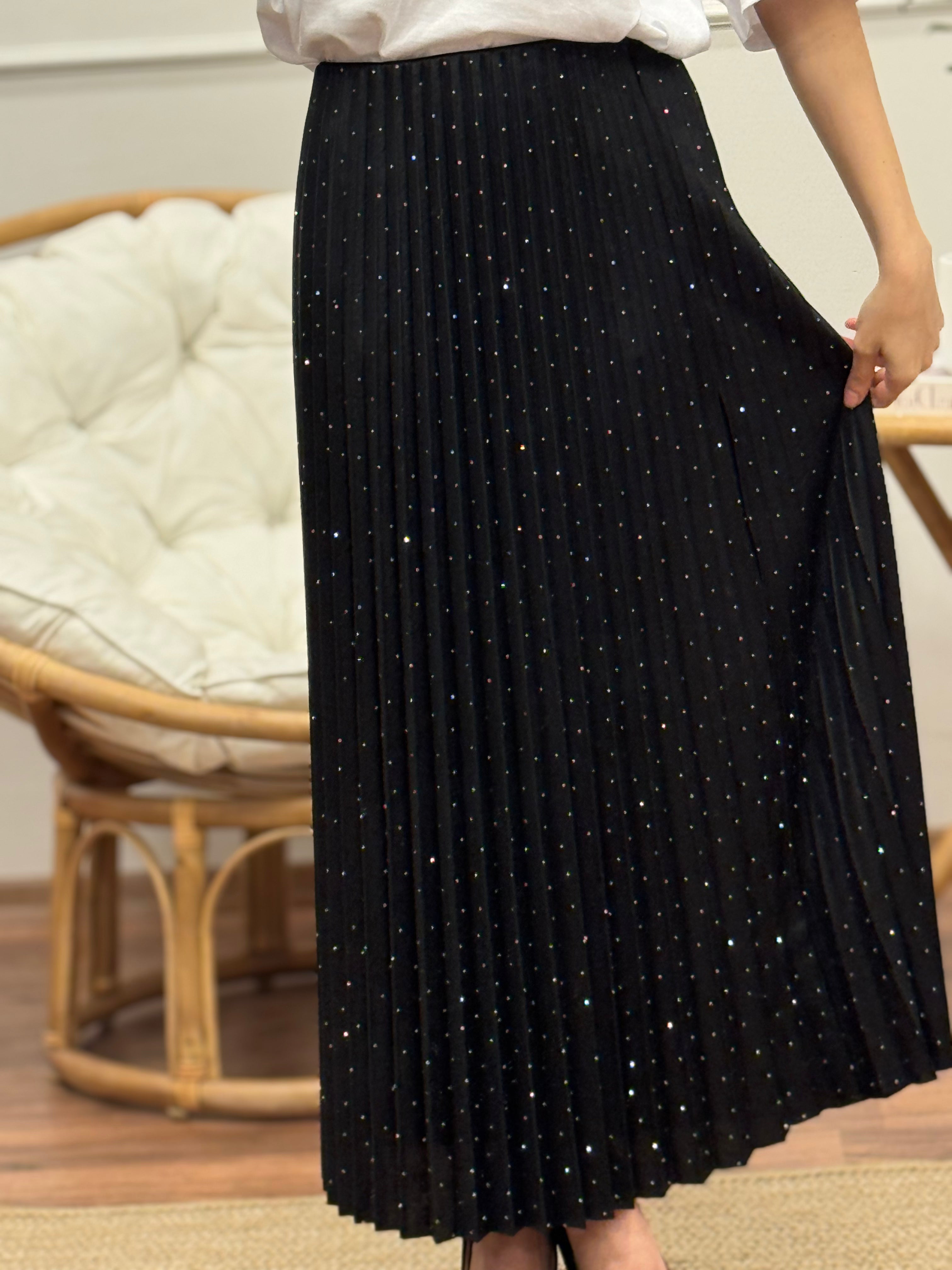 Pileli Taş Baskı Uzun Siyah Etek