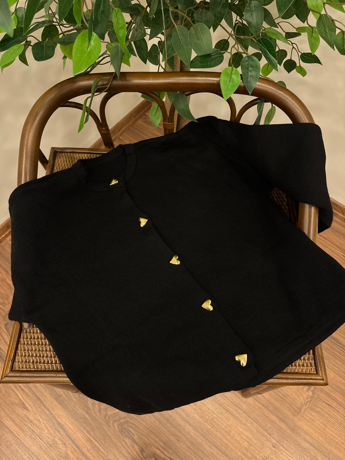 Kalp Düğme Detay Siyah Triko Hırka