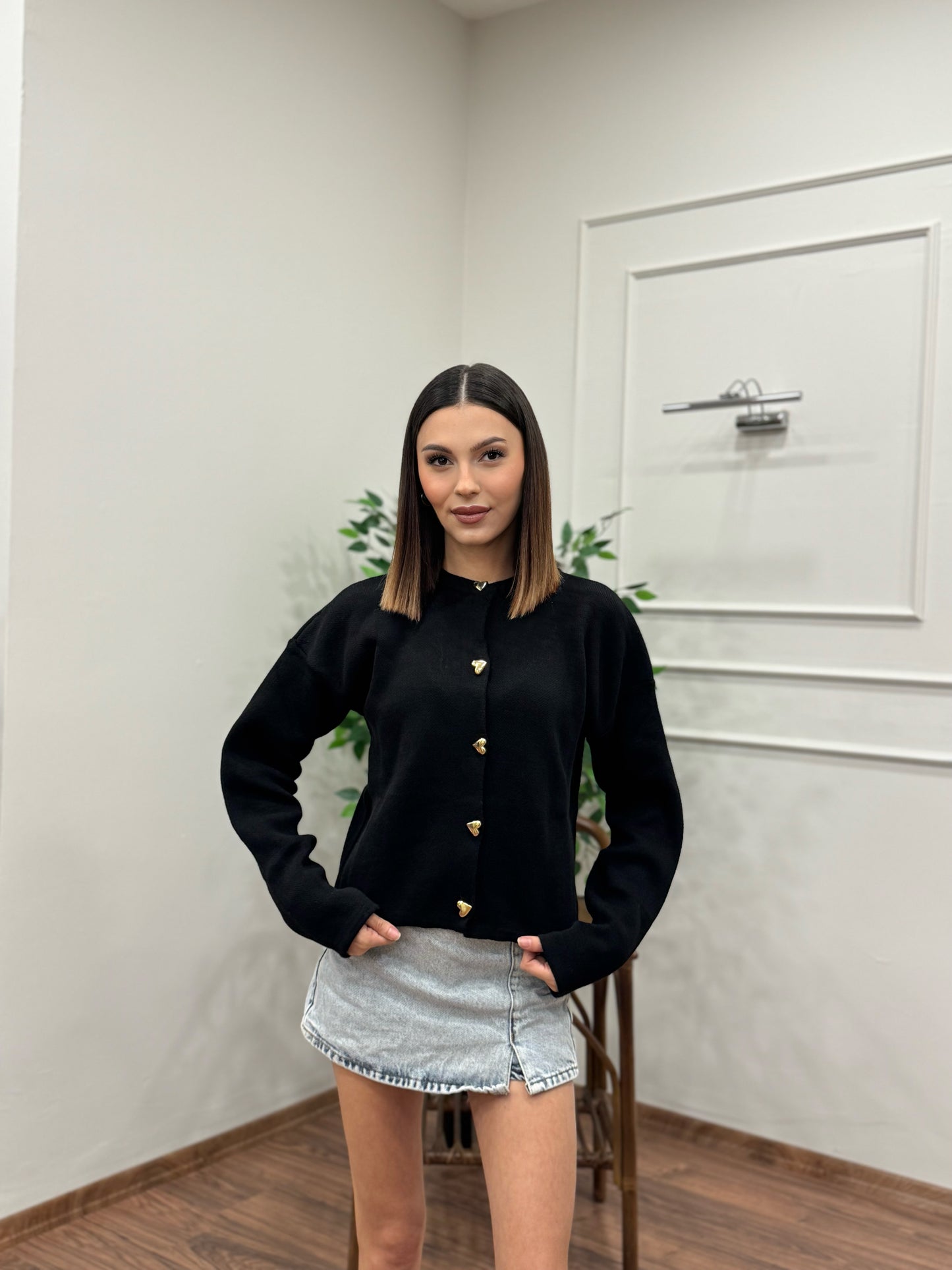 Kalp Düğme Detay Siyah Triko Hırka