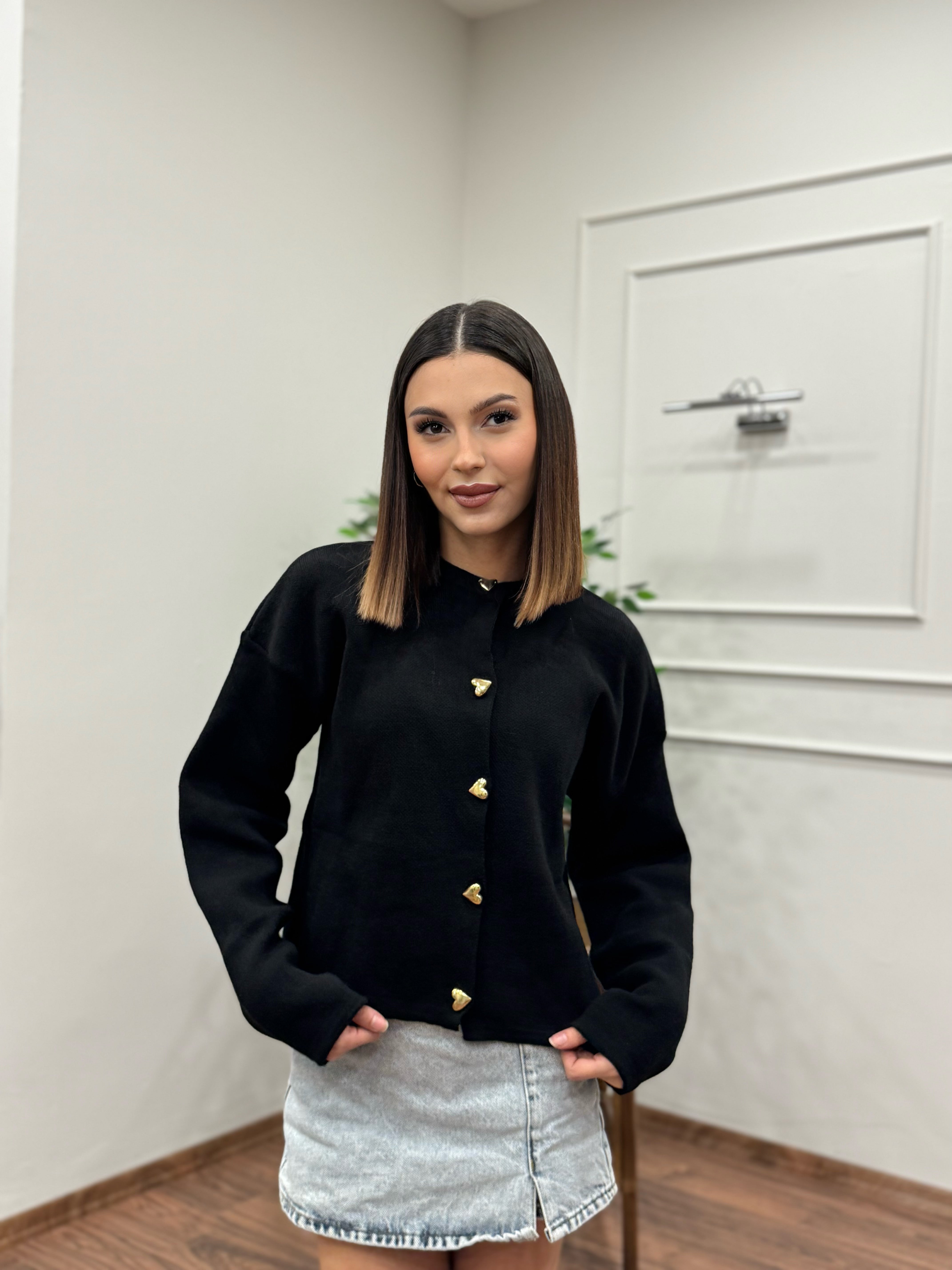 Kalp Düğme Detay Siyah Triko Hırka