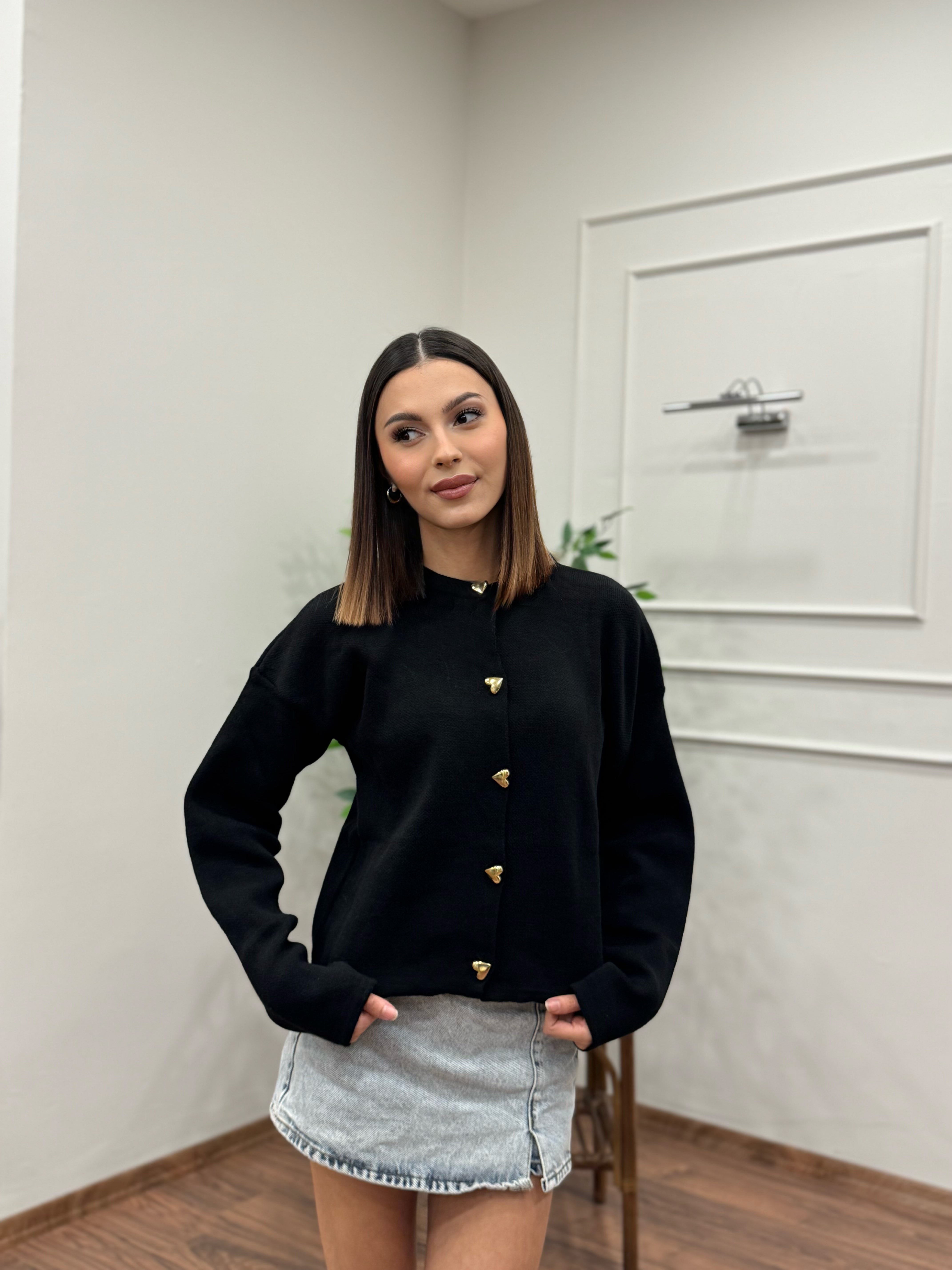 Kalp Düğme Detay Siyah Triko Hırka