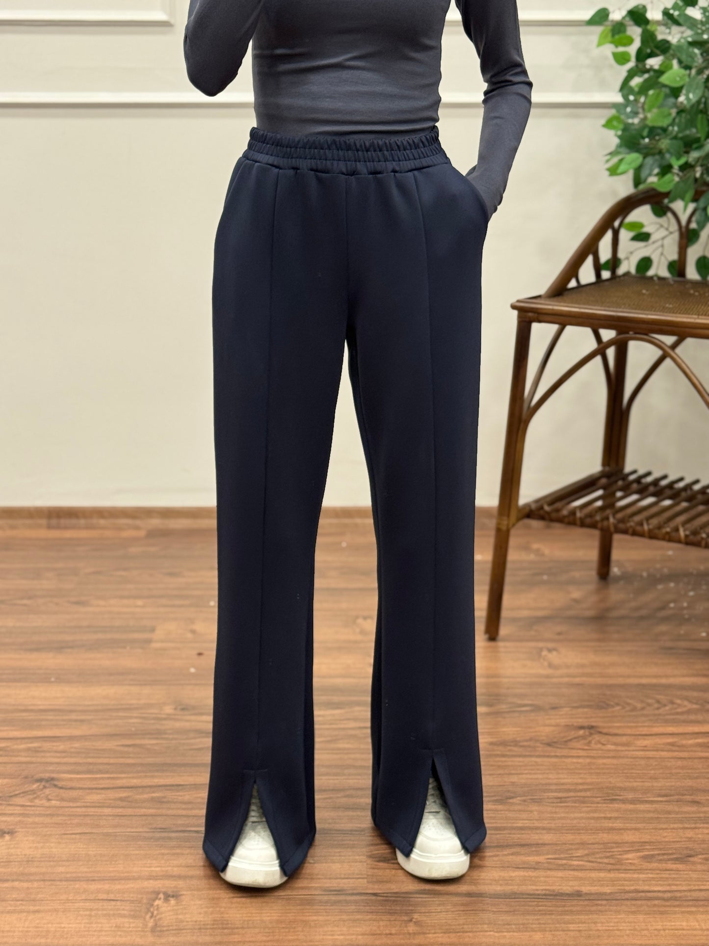 Megi Scuba Yırtmaç Detay Lacivert Pantolon